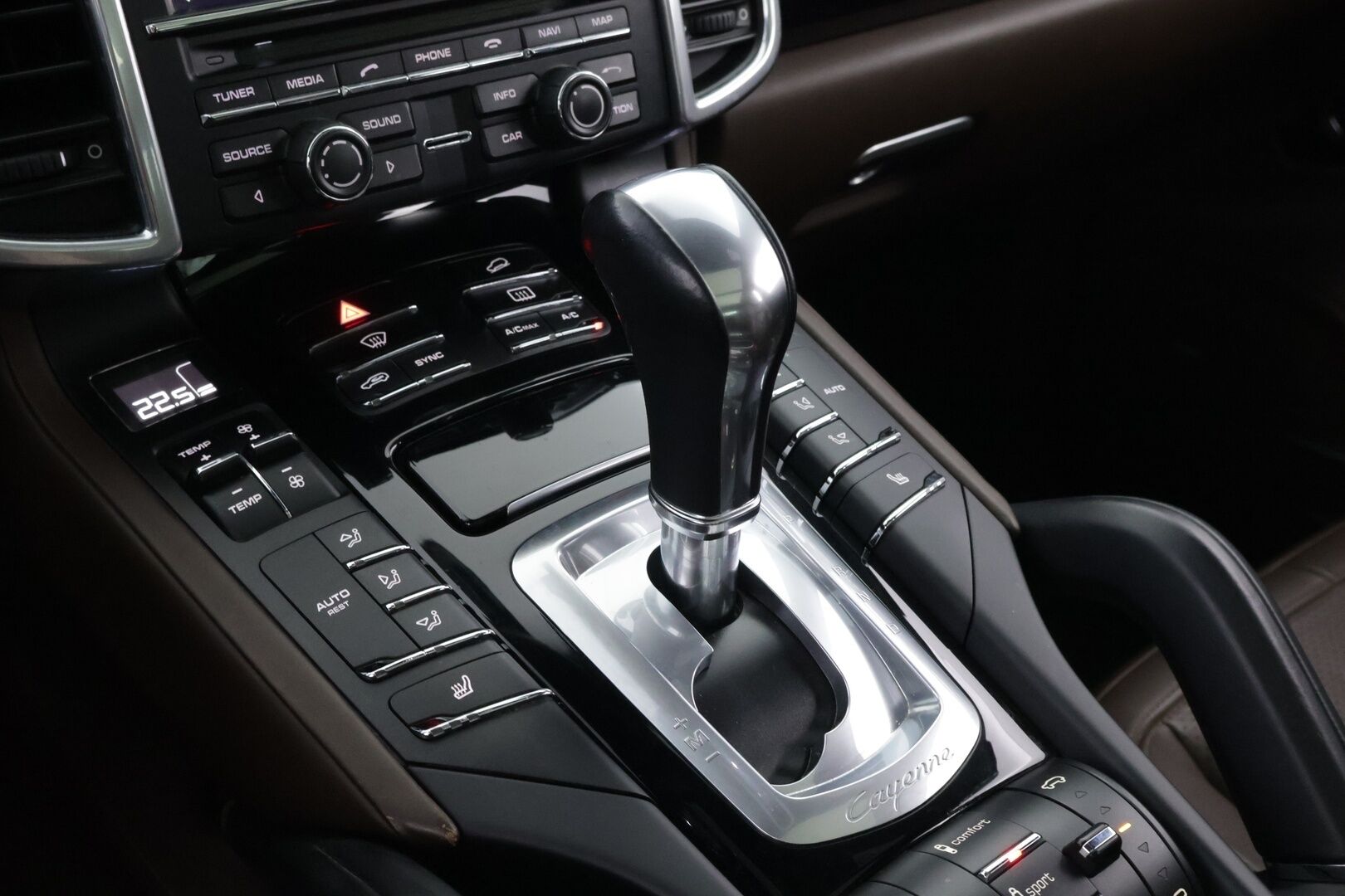 Porsche Cayenne 2015 S E-HYBRID - Bose Audio | Panoraama | Ruskea Nahkasisusta | Ilma-Alusta | Vakkari | Xenon | Näyttävä yksilö | Juuri tullut Tampereelle!