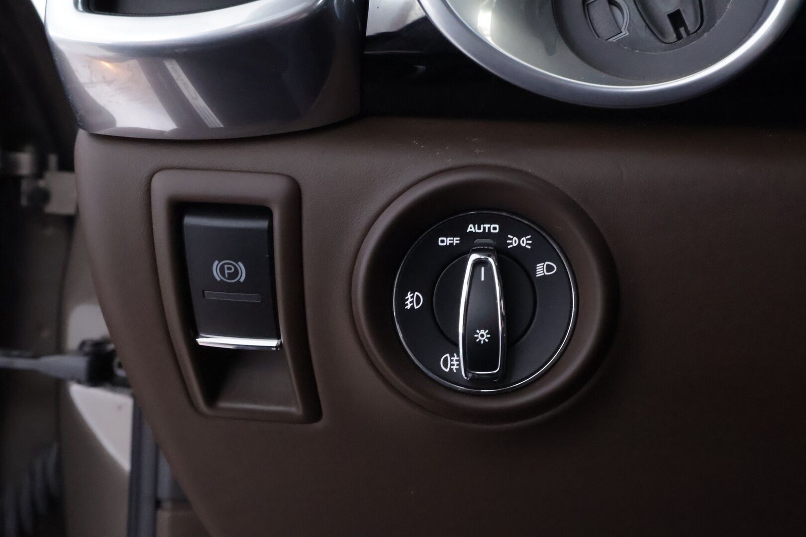 Porsche Cayenne 2015 S E-HYBRID - Bose Audio | Panoraama | Ruskea Nahkasisusta | Ilma-Alusta | Vakkari | Xenon | Näyttävä yksilö | Juuri tullut Tampereelle!