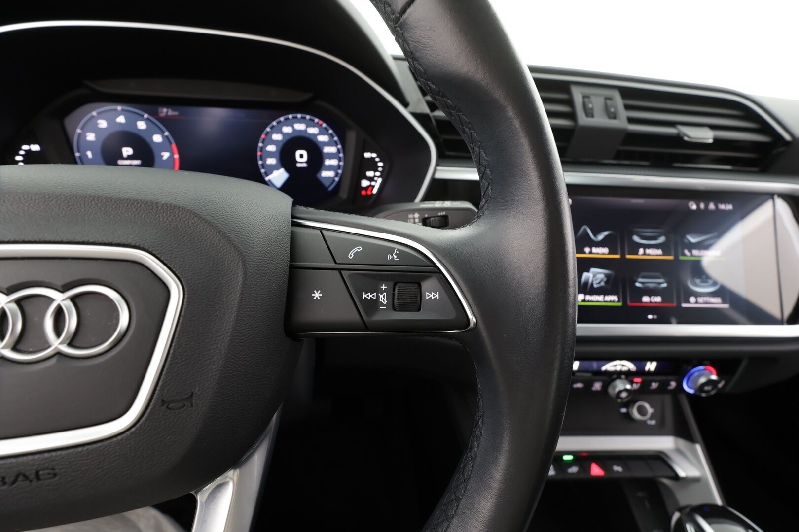 Audi Q3 2021 Business 45 TFSI e 180 kW S tronic Electrified Edition * ACC / LED / P.kamera / Sportpenkit / Kaistavahti / Keyless * - 1-om Suomi-auto / 2x Latauskaapelit / Kahdet renkaat - Osta nyt, maksa vasta ensi vuonna