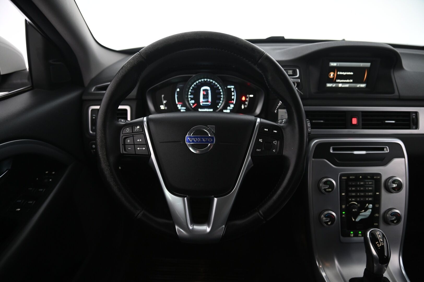 Volvo V70 2016 D4 Classic aut - Webasto | Vetokoukku | ACC | Lohko&sisäpistoke | 2X renkaat&alumiinivanteet | Jakohina tehty juuri