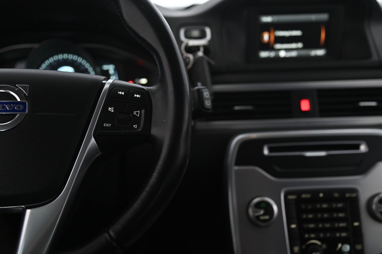 Volvo V70 2016 D4 Classic aut - Webasto | Vetokoukku | ACC | Lohko&sisäpistoke | 2X renkaat&alumiinivanteet | Jakohina tehty juuri