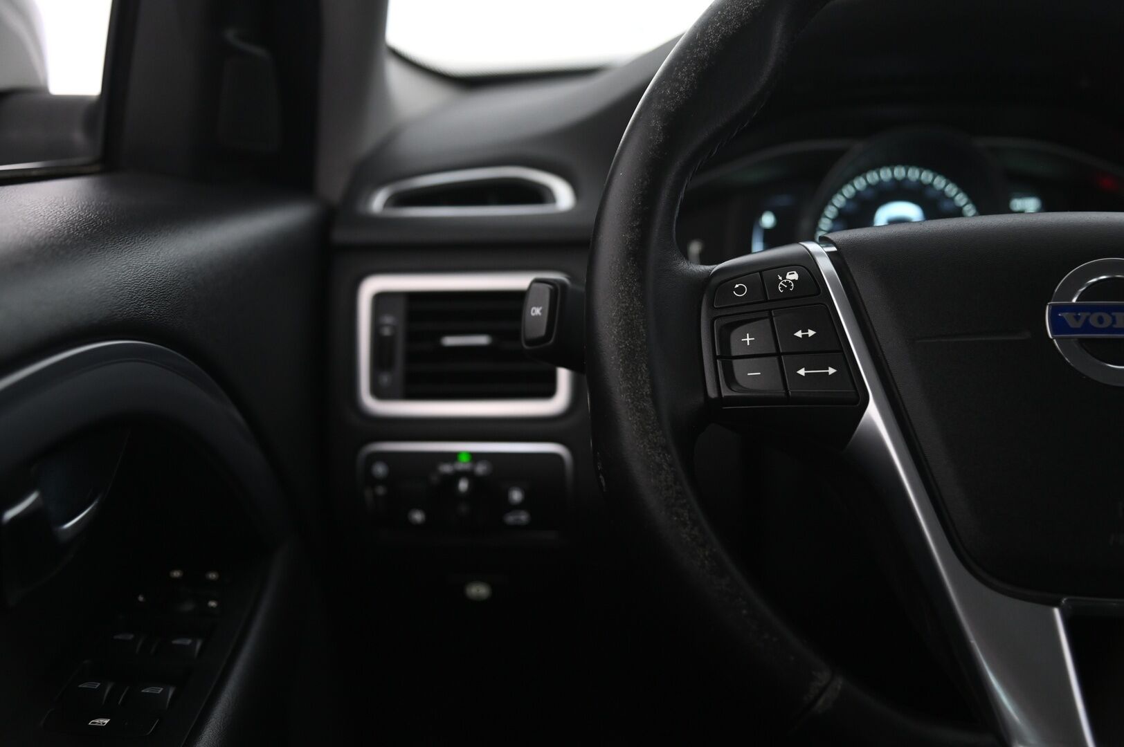 Volvo V70 2016 D4 Classic aut - Webasto | Vetokoukku | ACC | Lohko&sisäpistoke | 2X renkaat&alumiinivanteet | Jakohina tehty juuri