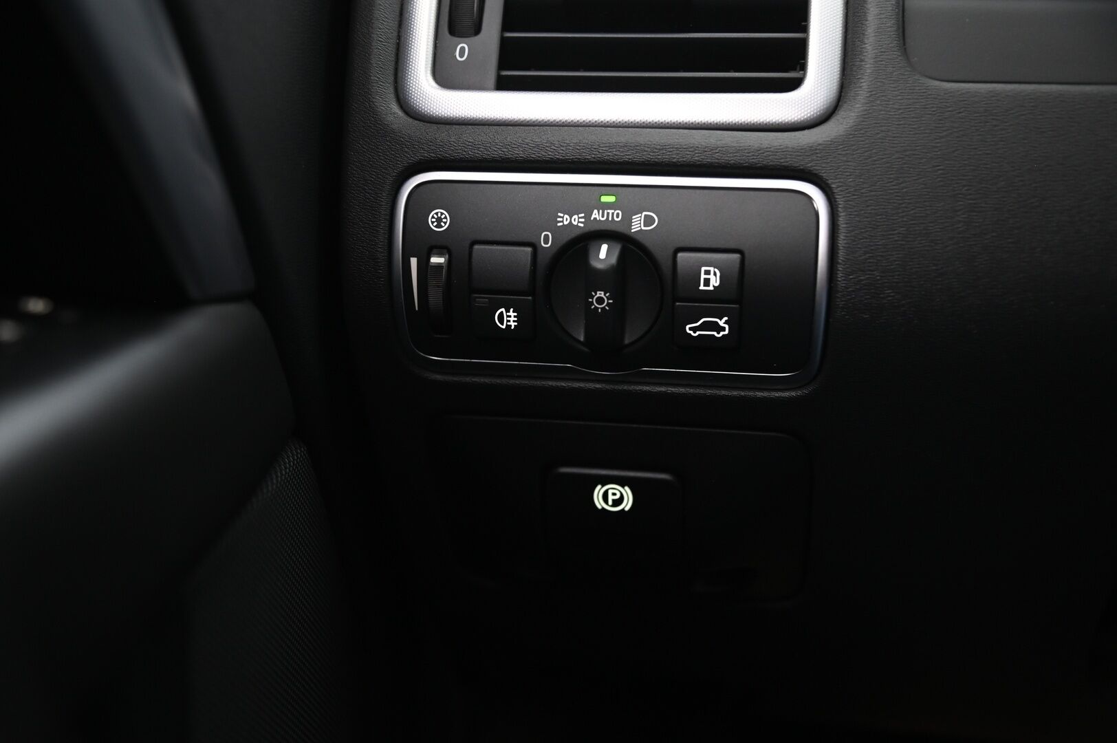 Volvo V70 2016 D4 Classic aut - Webasto | Vetokoukku | ACC | Lohko&sisäpistoke | 2X renkaat&alumiinivanteet | Jakohina tehty juuri