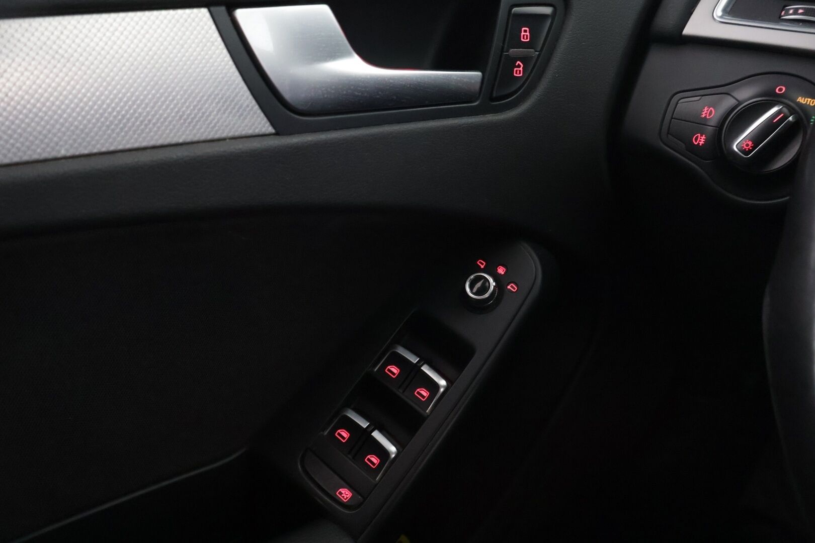 Audi A4 2013 Avant 2,0 TFSI Flex fuel - *MYYDÄÄN HUUTOKAUPAT.COM* */ Panorama / Sport-penkit / Vakkari / 2x renkaat /*