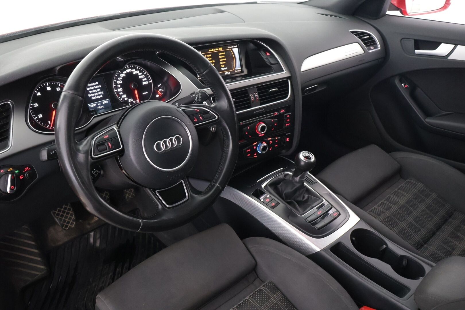 Audi A4 2013 Avant 2,0 TFSI Flex fuel - *MYYDÄÄN HUUTOKAUPAT.COM* */ Panorama / Sport-penkit / Vakkari / 2x renkaat /*