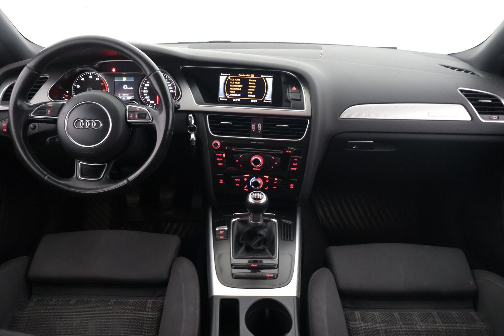 Audi A4 2013 Avant 2,0 TFSI Flex fuel - *MYYDÄÄN HUUTOKAUPAT.COM* */ Panorama / Sport-penkit / Vakkari / 2x renkaat /*
