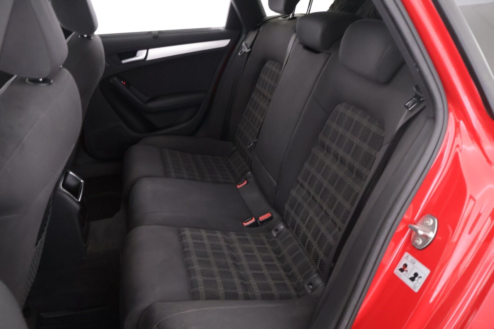 Audi A4 2013 Avant 2,0 TFSI Flex fuel - *MYYDÄÄN HUUTOKAUPAT.COM* */ Panorama / Sport-penkit / Vakkari / 2x renkaat /*