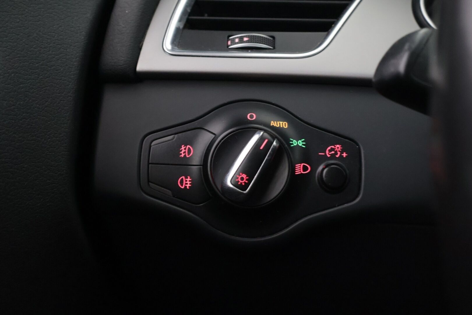 Audi A4 2013 Avant 2,0 TFSI Flex fuel - *MYYDÄÄN HUUTOKAUPAT.COM* */ Panorama / Sport-penkit / Vakkari / 2x renkaat /*