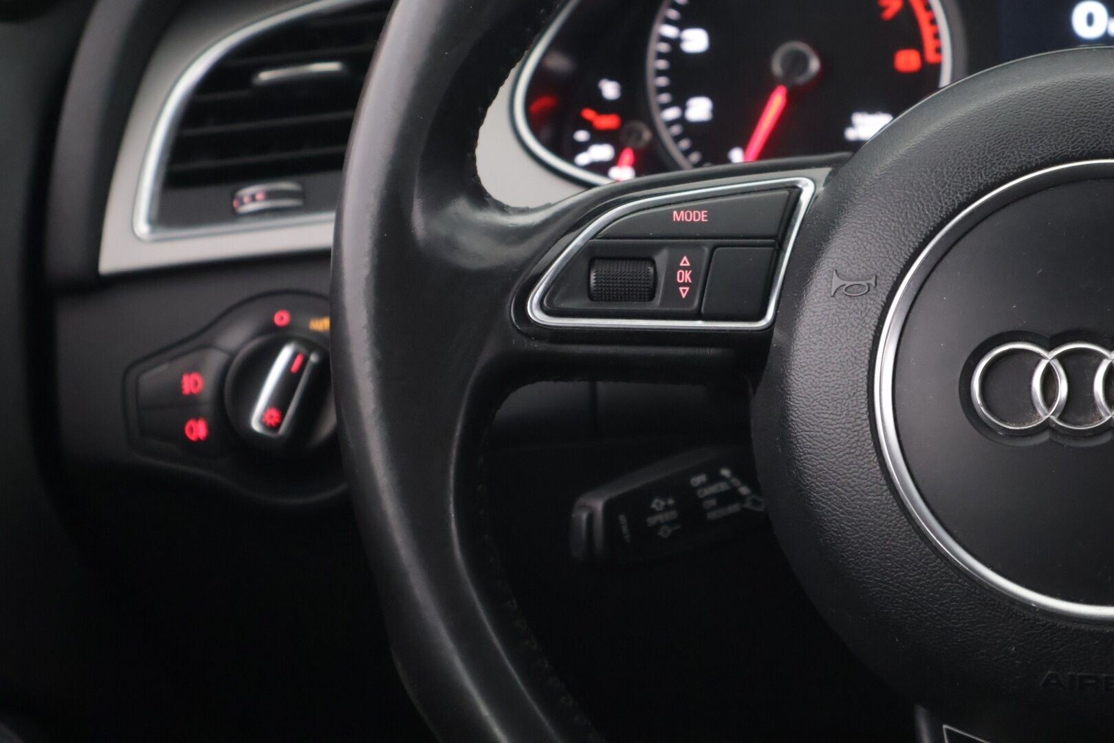Audi A4 2013 Avant 2,0 TFSI Flex fuel - *MYYDÄÄN HUUTOKAUPAT.COM* */ Panorama / Sport-penkit / Vakkari / 2x renkaat /*