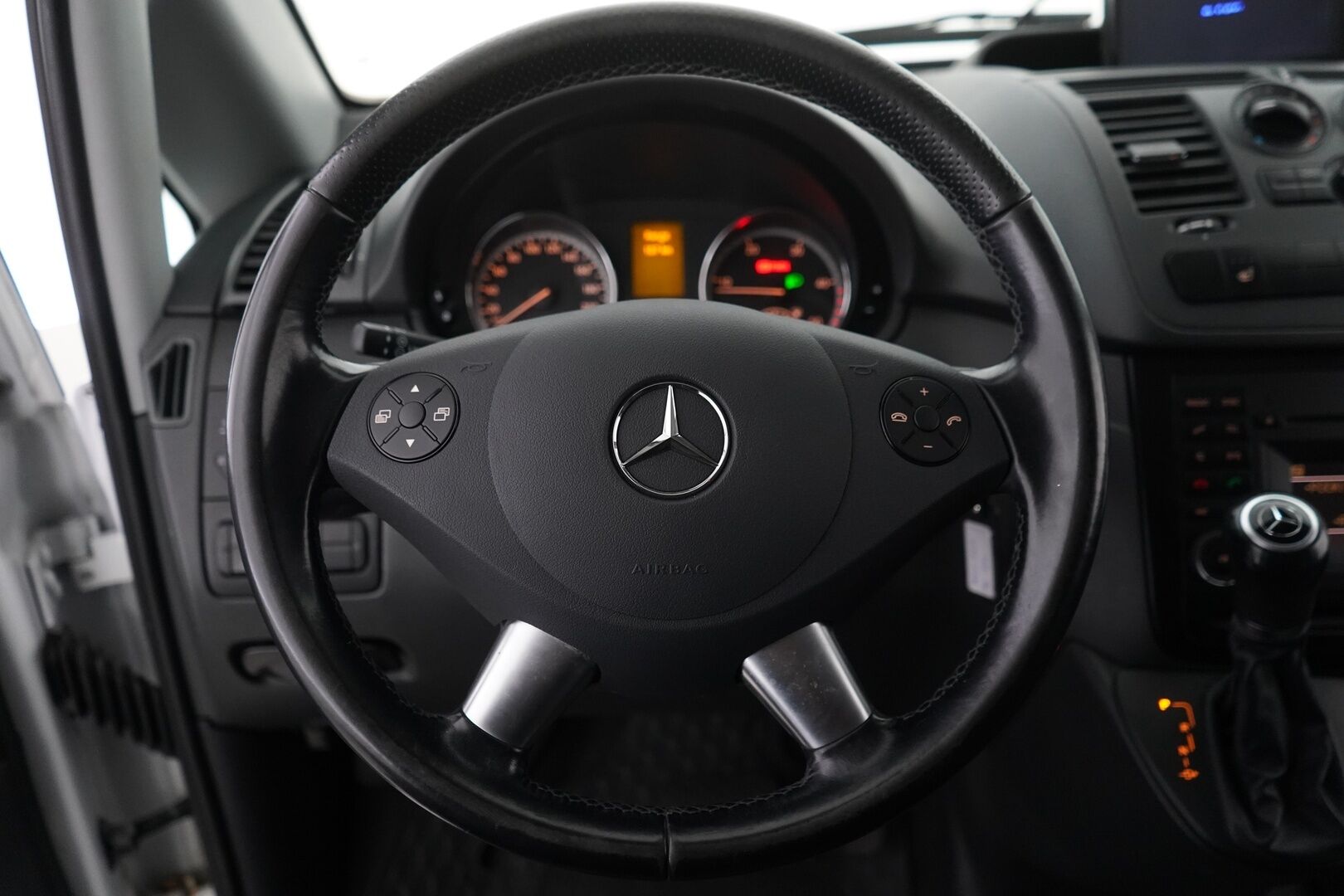 Mercedes-Benz Vito 2012 116CDI -3,05/32K keskipitkä A2 kork. *Webasto / Vetokoukku / Kamera / Vakkari / Bluetooth / Työtaso* - Kahdet renkaat vanteilla / Katsastus 5.2026