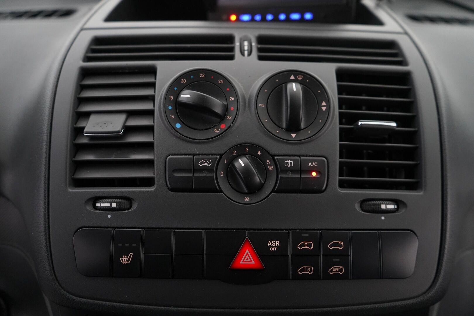 Mercedes-Benz Vito 2012 116CDI -3,05/32K keskipitkä A2 kork. *Webasto / Vetokoukku / Kamera / Vakkari / Bluetooth / Työtaso* - KATSO KAMPANJAHINTA! / Kahdet renkaat vanteilla / Katsastus 5.2026 / Juuri huollettu! - HULLUT BLACKWEEK JATKOT - KORKOTARJOUS 2,49%