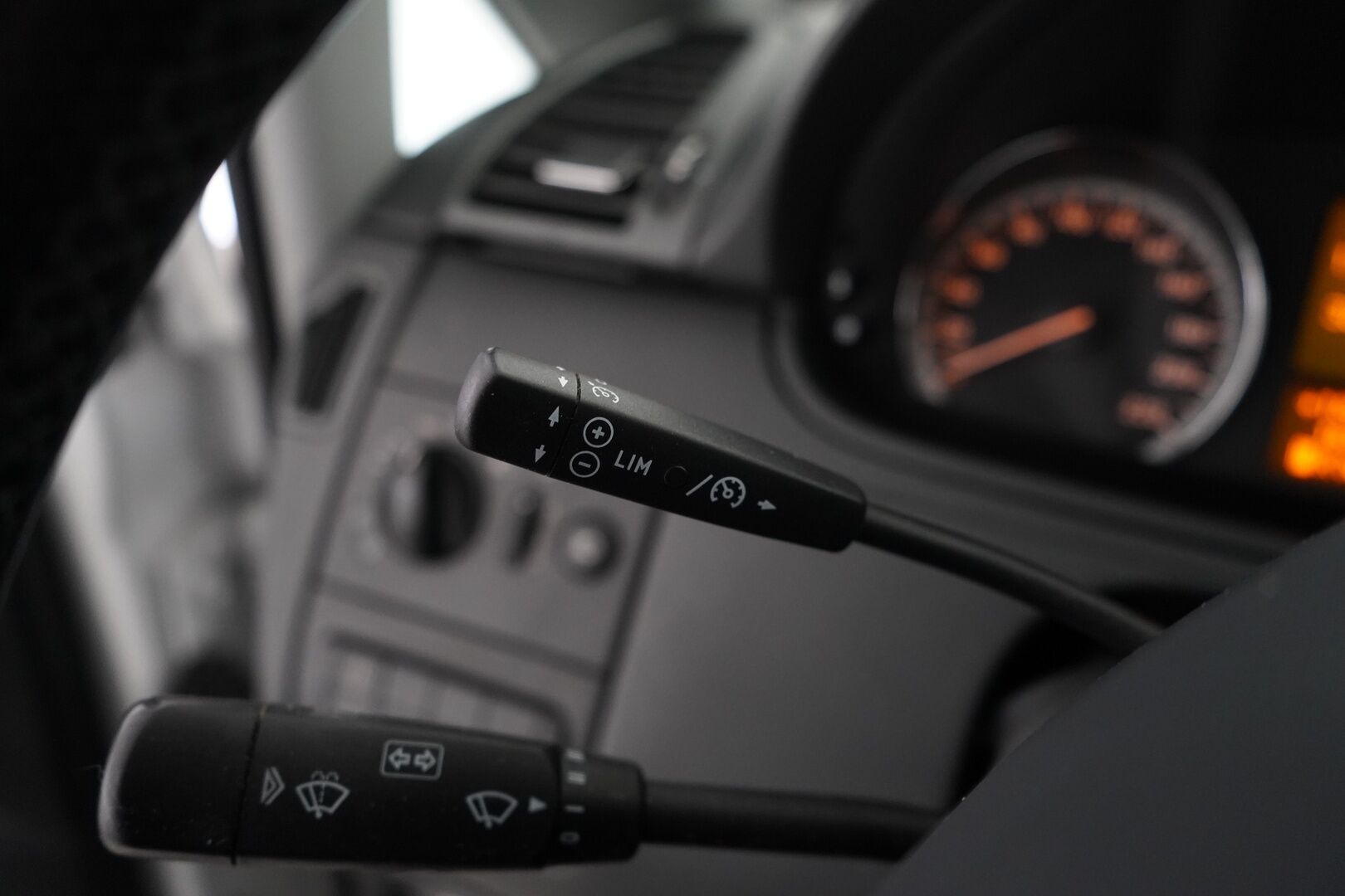 Mercedes-Benz Vito 2012 116CDI -3,05/32K keskipitkä A2 kork. *Webasto / Vetokoukku / Kamera / Vakkari / Bluetooth / Työtaso* - KATSO KAMPANJAHINTA! / Kahdet renkaat vanteilla / Katsastus 5.2026 / Juuri huollettu! - HULLUT BLACKWEEK JATKOT - KORKOTARJOUS 2,49%