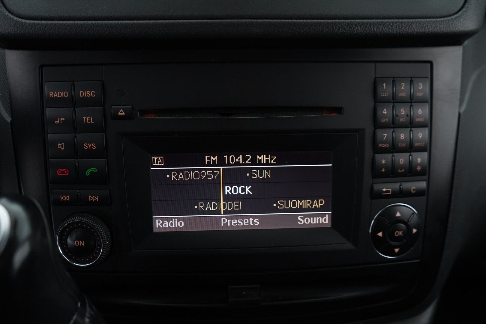 Mercedes-Benz Vito 2012 116CDI -3,05/32K keskipitkä A2 kork. *Webasto / Vetokoukku / Kamera / Vakkari / Bluetooth / Työtaso* - KATSO KAMPANJAHINTA! / Kahdet renkaat vanteilla / Katsastus 5.2026 / Juuri huollettu! - HULLUT BLACKWEEK JATKOT - KORKOTARJOUS 2,49%