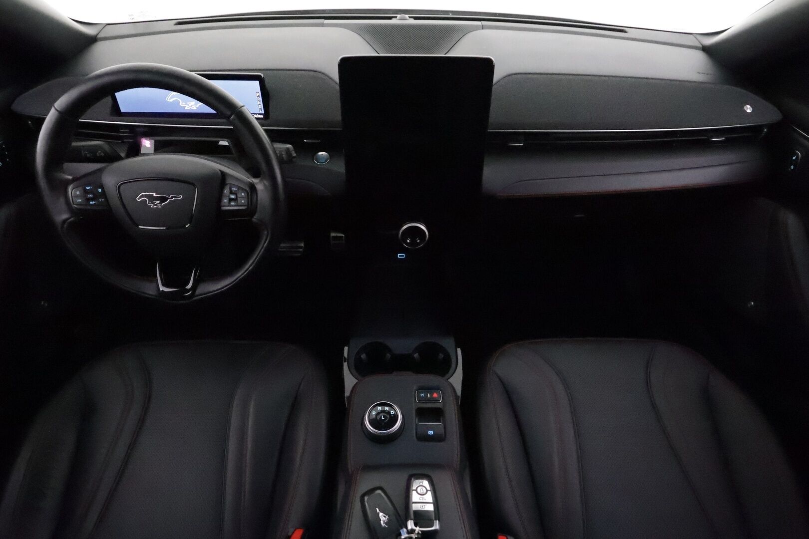 Ford Mustang Mach-E 2021 269hv AWD **Koukku / Lasikatto / B&O / ACC / LED / 360° / Muistipenkki / Navi / Kaistavahti / KeylessGO** - 1-om Suomi.auto / 2x Latauskaapelit / Kahdet Renkaat / Merkkihuollettu! / Akku kuntotarkastettu SOH 91,3%