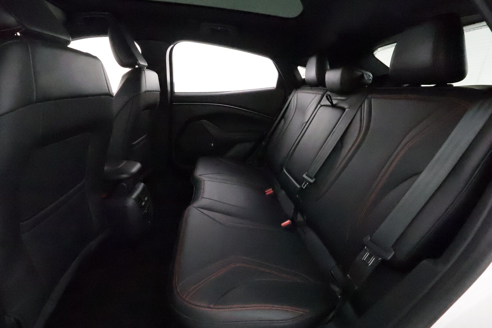 Ford Mustang Mach-E 2021 269hv AWD **Koukku / Lasikatto / B&O / ACC / LED / 360° / Muistipenkki / Navi / Kaistavahti / KeylessGO** - 1-om Suomi.auto / 2x Latauskaapelit / Kahdet Renkaat / Merkkihuollettu! / Akku kuntotarkastettu SOH 91,3%