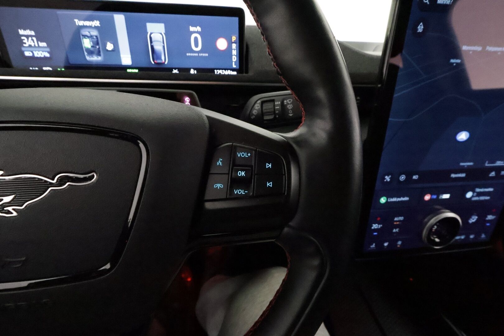 Ford Mustang Mach-E 2021 269hv AWD **Koukku / Lasikatto / B&O / ACC / LED / 360° / Muistipenkki / Navi / Kaistavahti / KeylessGO** - 1-om Suomi.auto / 2x Latauskaapelit / Kahdet Renkaat / Merkkihuollettu! / Akku kuntotarkastettu SOH 91,3%