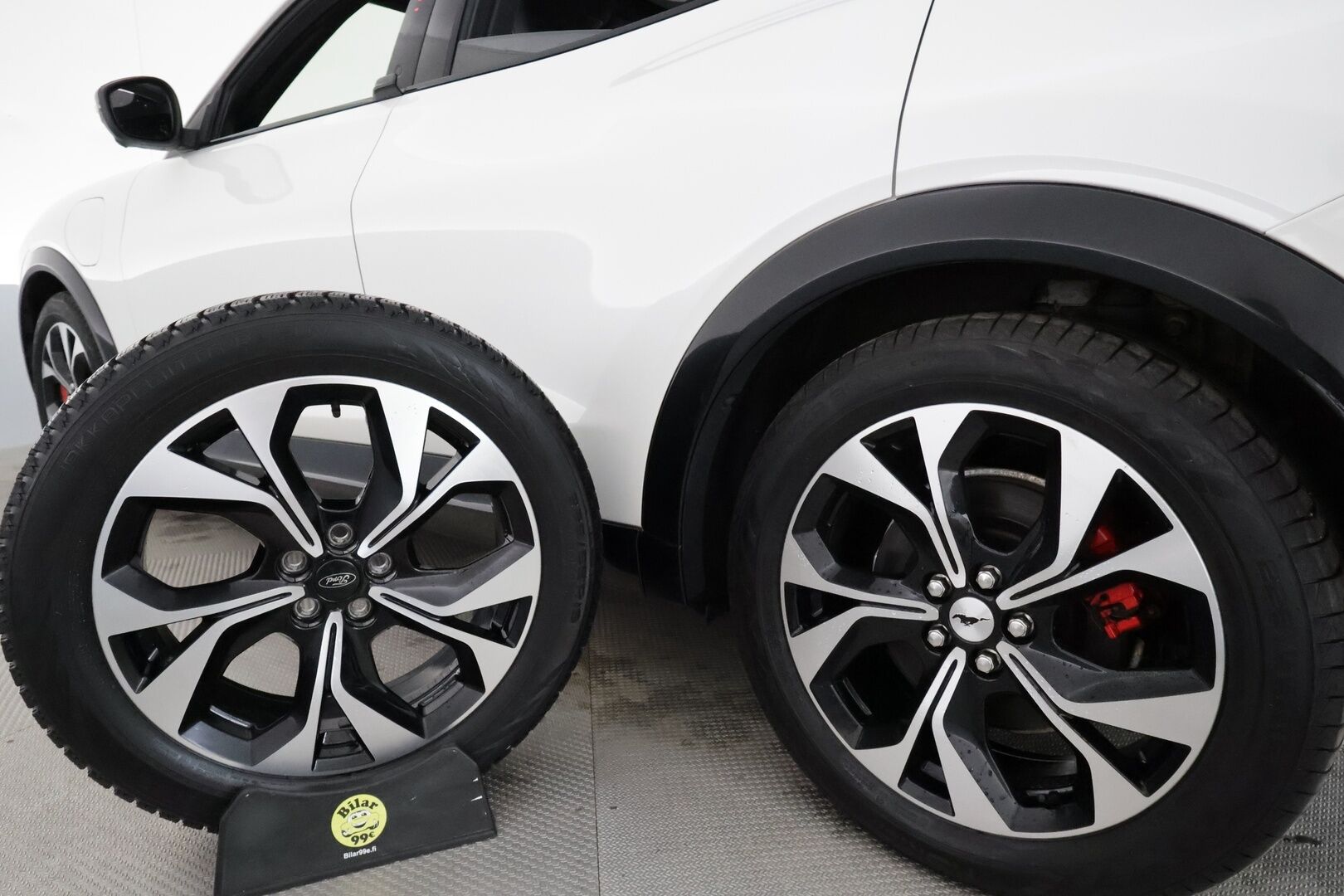 Ford Mustang Mach-E 2021 269hv AWD **Koukku / Lasikatto / B&O / ACC / LED / 360° / Muistipenkki / Navi / Kaistavahti / KeylessGO** - 1-om Suomi.auto / 2x Latauskaapelit / Kahdet Renkaat / Merkkihuollettu! / Akku kuntotarkastettu SOH 91,3%