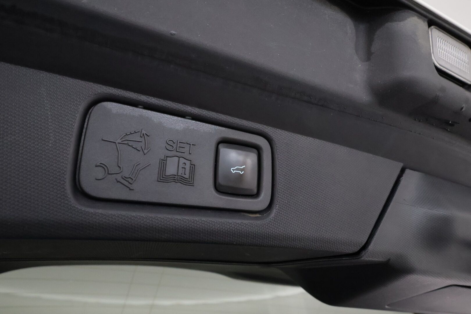 Ford Mustang Mach-E 2021 269hv AWD **Koukku / Lasikatto / B&O / ACC / LED / 360° / Muistipenkki / Navi / Kaistavahti / KeylessGO** - 1-om Suomi.auto / 2x Latauskaapelit / Kahdet Renkaat / Merkkihuollettu! / Akku kuntotarkastettu SOH 91,3%