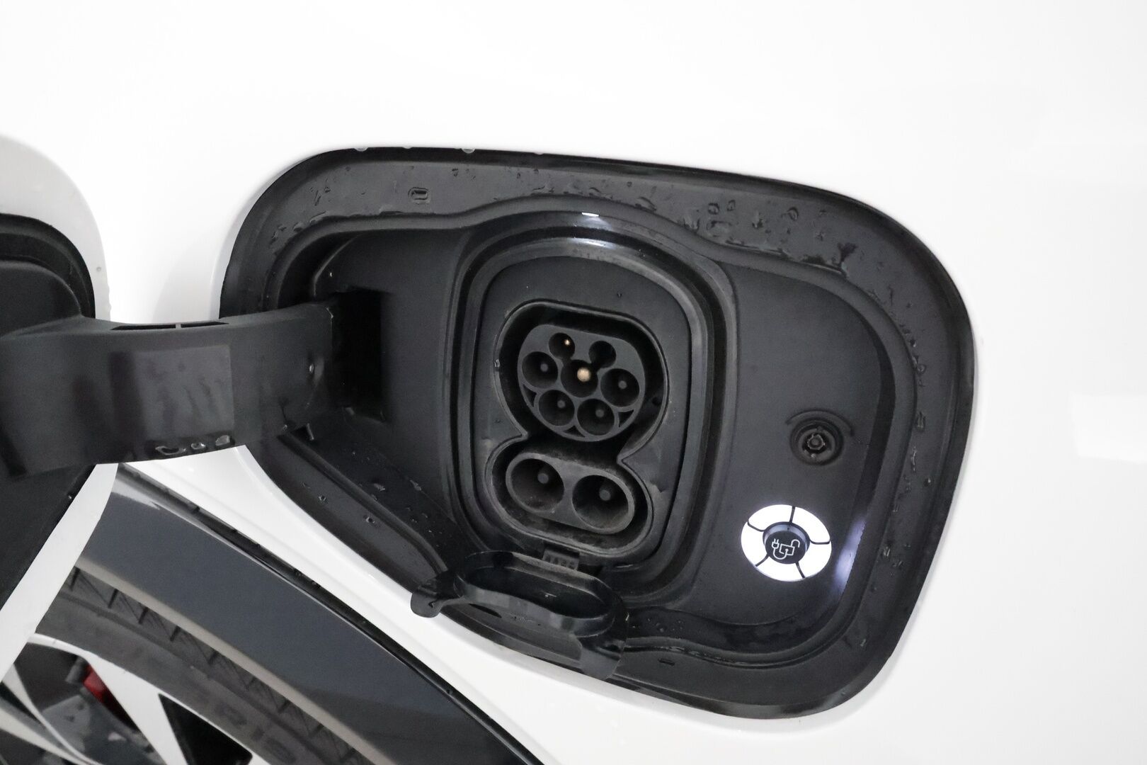 Ford Mustang Mach-E 2021 269hv AWD **Koukku / Lasikatto / B&O / ACC / LED / 360° / Muistipenkki / Navi / Kaistavahti / KeylessGO** - 1-om Suomi.auto / 2x Latauskaapelit / Kahdet Renkaat / Merkkihuollettu! / Akku kuntotarkastettu SOH 91,3%