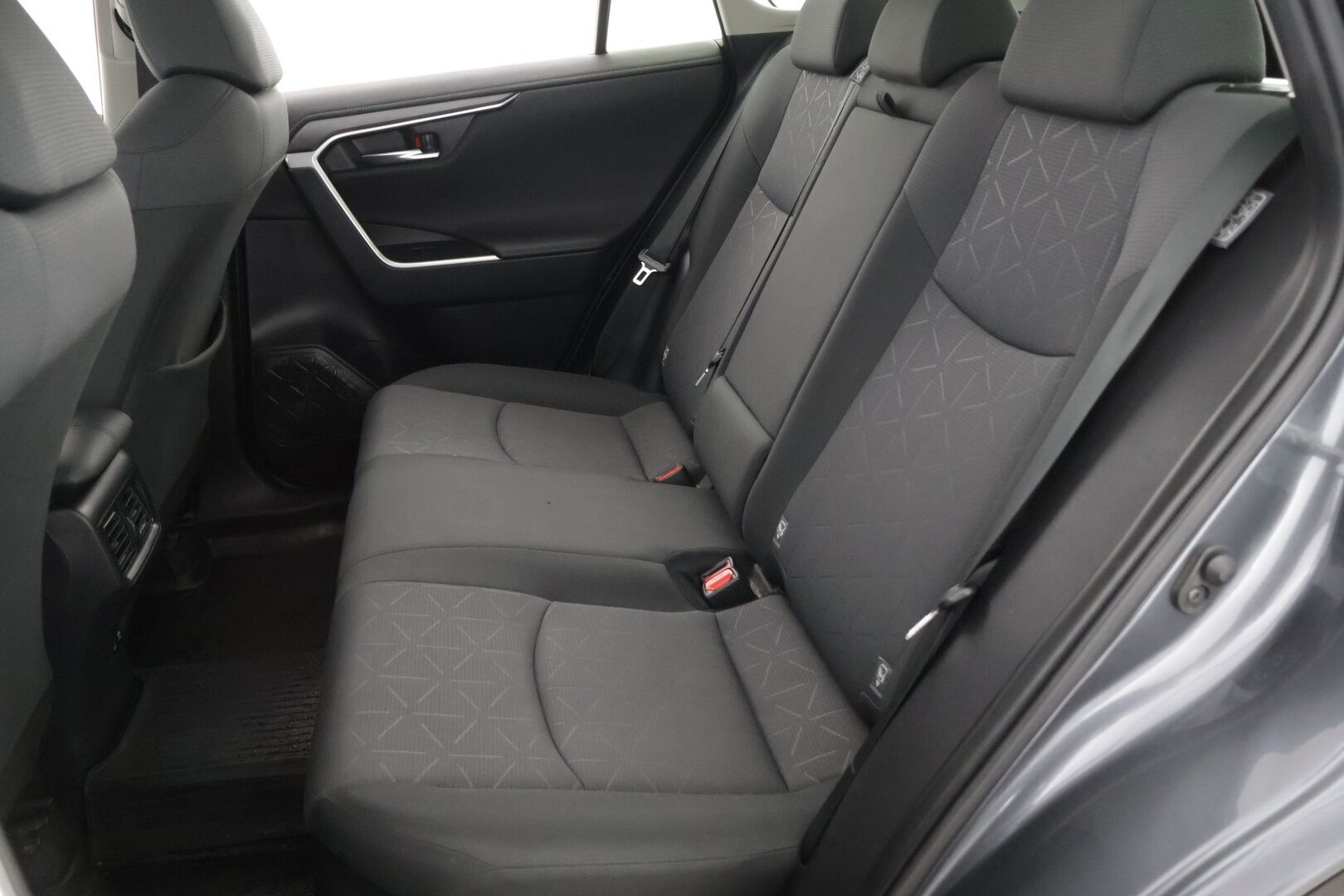 Toyota RAV4 2022 2,5 Hybrid Active Edition - 3,99 % KORKOTARJOUS TÄHÄN AUTOON - * ACC / Apple Car Play & Android Auto / Vetokoukku / Lohko+Sisä / Merkkihuollettu / Suomiauto *
