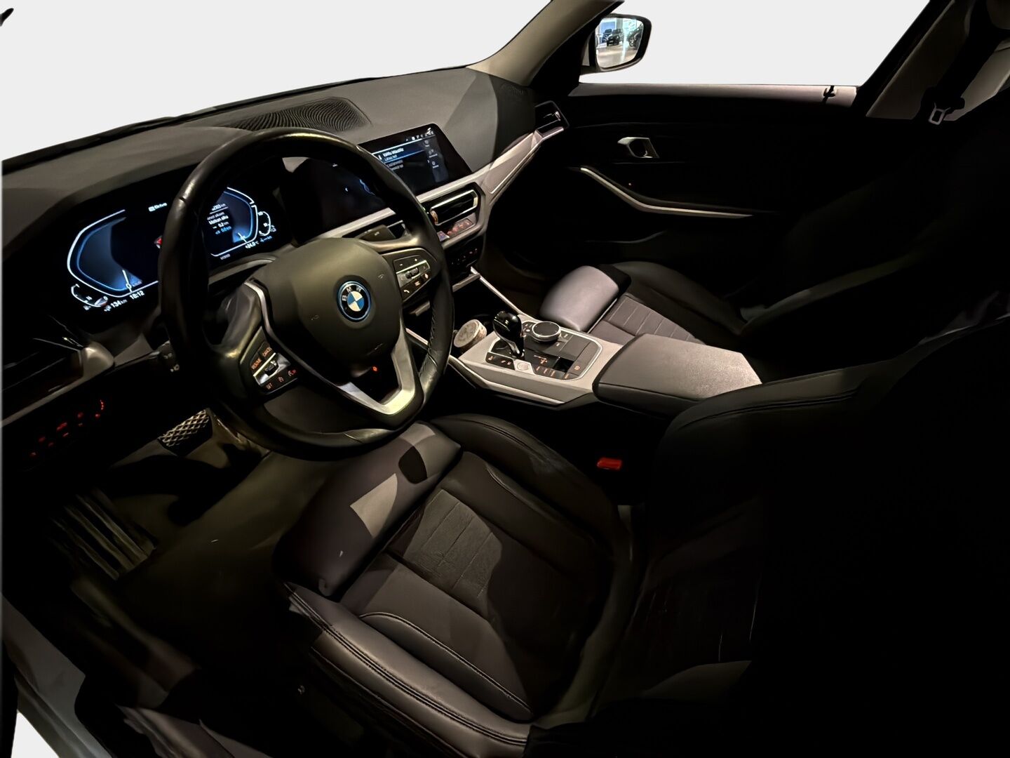 BMW 320 2022 G20 Sedan 320e A Charged Edition - | Premium Audio | Koukku Alletaittuva | Lisälämmitin ajastimella | Sport Istuimet | NAVI | P.Kamera |