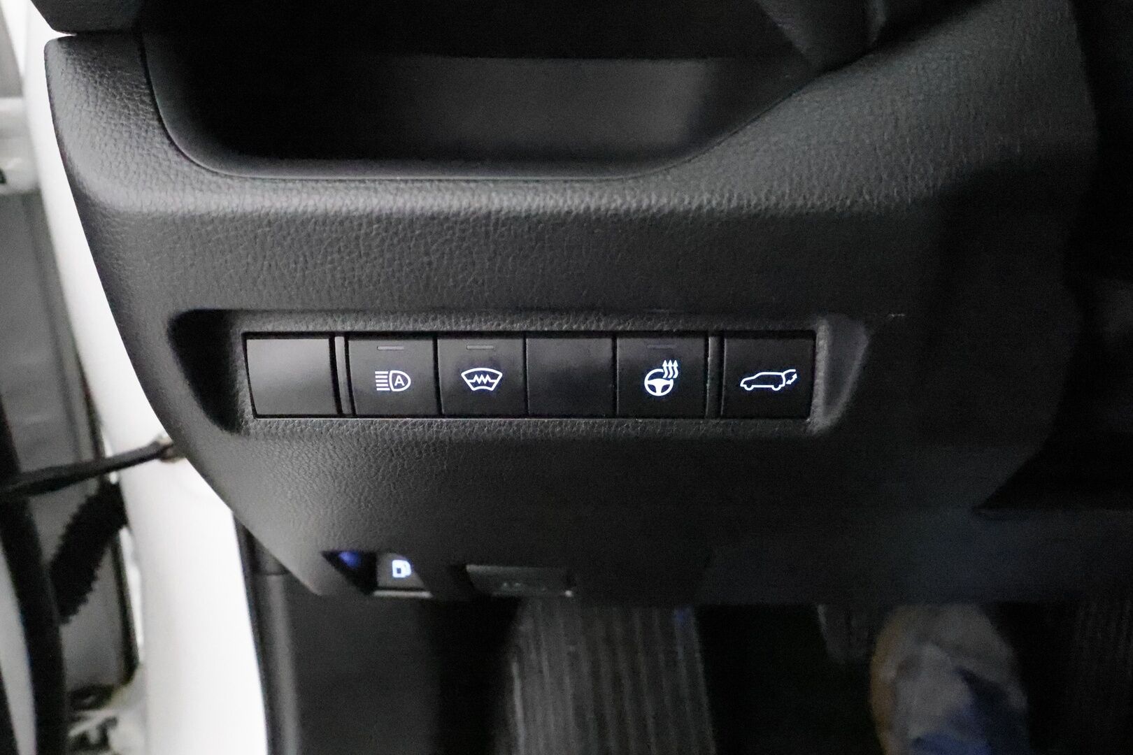 Toyota RAV4 2021 2,5 Hybrid Business **Webasto / Adapt.Vakkari / P.Kamera / LED-valot / Navi / Kaistavahti / Apple&Android / KeylessGO** - 3,99 % KORKOTARJOUS TÄHÄN AUTOON 31.8. ASTI! - 1-om Suomi-auto / Kahdet Renkaat