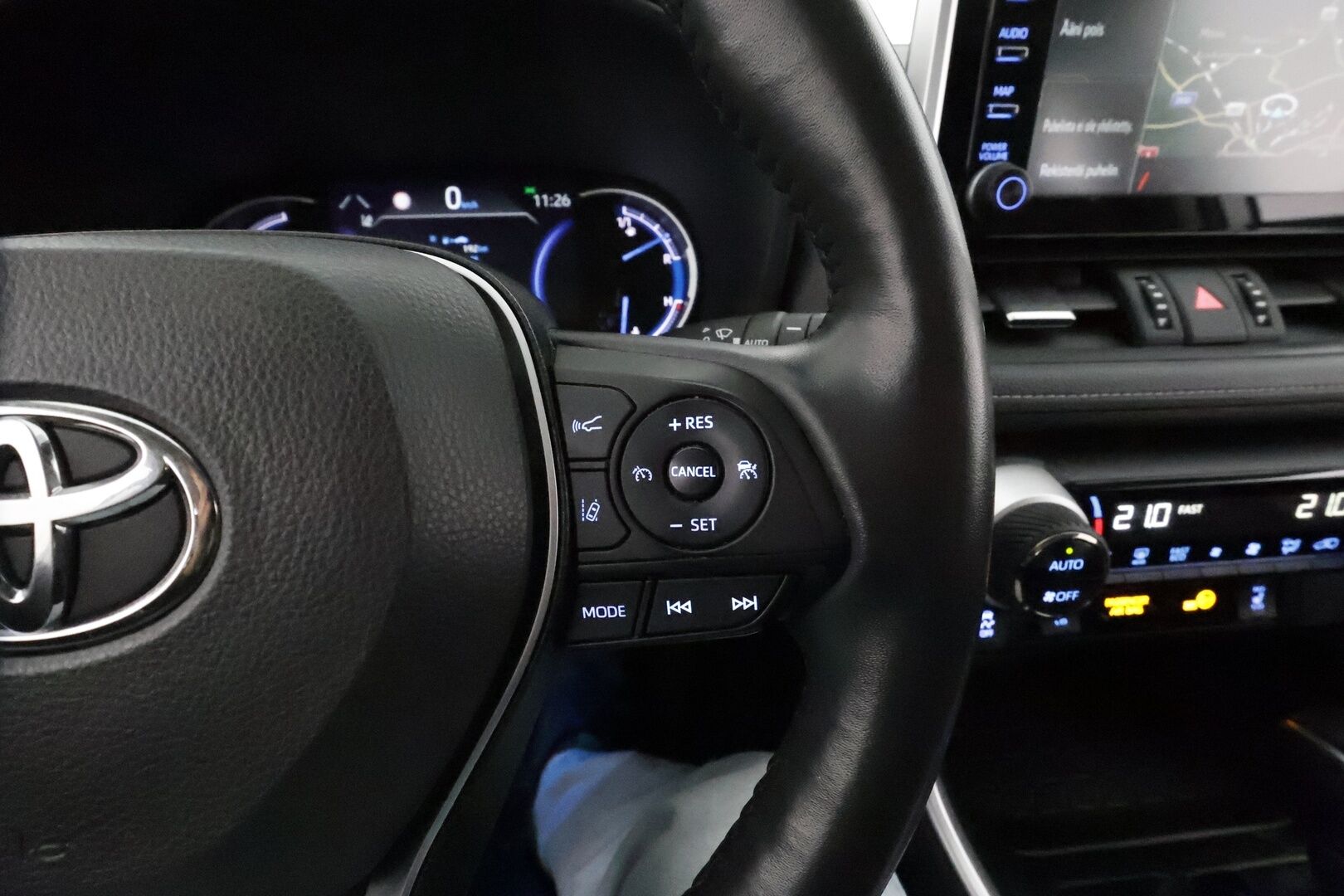 Toyota RAV4 2021 2,5 Hybrid Business **Webasto / Adapt.Vakkari / P.Kamera / LED-valot / Navi / Kaistavahti / Apple&Android / KeylessGO** - 3,99 % KORKOTARJOUS TÄHÄN AUTOON 31.8. ASTI! - 1-om Suomi-auto / Kahdet Renkaat