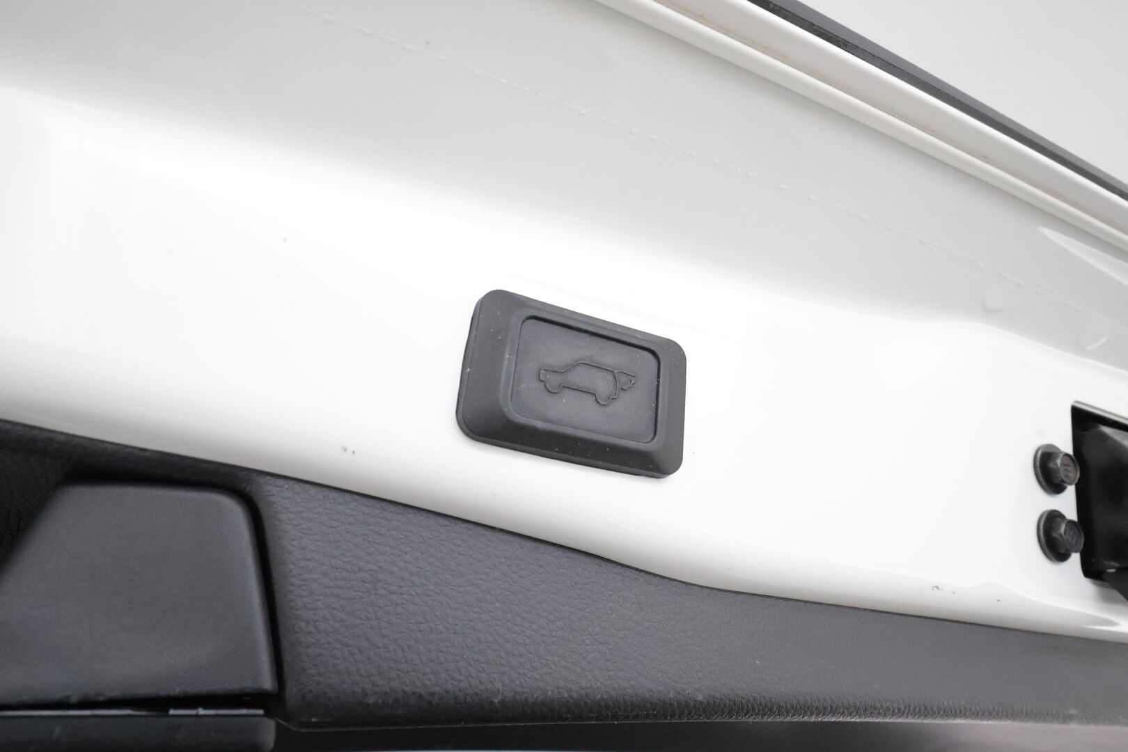 Toyota RAV4 2021 2,5 Hybrid Business **Webasto / Adapt.Vakkari / P.Kamera / LED-valot / Navi / Kaistavahti / Apple&Android / KeylessGO** - 3,99 % KORKOTARJOUS TÄHÄN AUTOON 31.8. ASTI! - 1-om Suomi-auto / Kahdet Renkaat