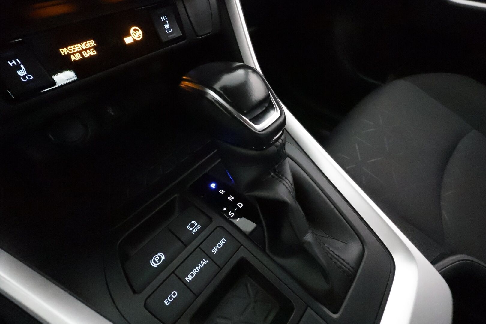 Toyota RAV4 2021 2,5 Hybrid Business **Webasto / Adapt.Vakkari / P.Kamera / LED-valot / Navi / Kaistavahti / Apple&Android / KeylessGO** - 3,99 % KORKOTARJOUS TÄHÄN AUTOON 31.8. ASTI! - 1-om Suomi-auto / Kahdet Renkaat