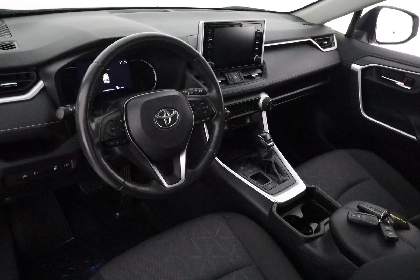 Toyota RAV4 2021 2,5 Hybrid Business **Webasto / Adapt.Vakkari / P.Kamera / LED-valot / Navi / Kaistavahti / Apple&Android / KeylessGO** - 3,99 % KORKOTARJOUS TÄHÄN AUTOON 31.8. ASTI! - 1-om Suomi-auto / Kahdet Renkaat