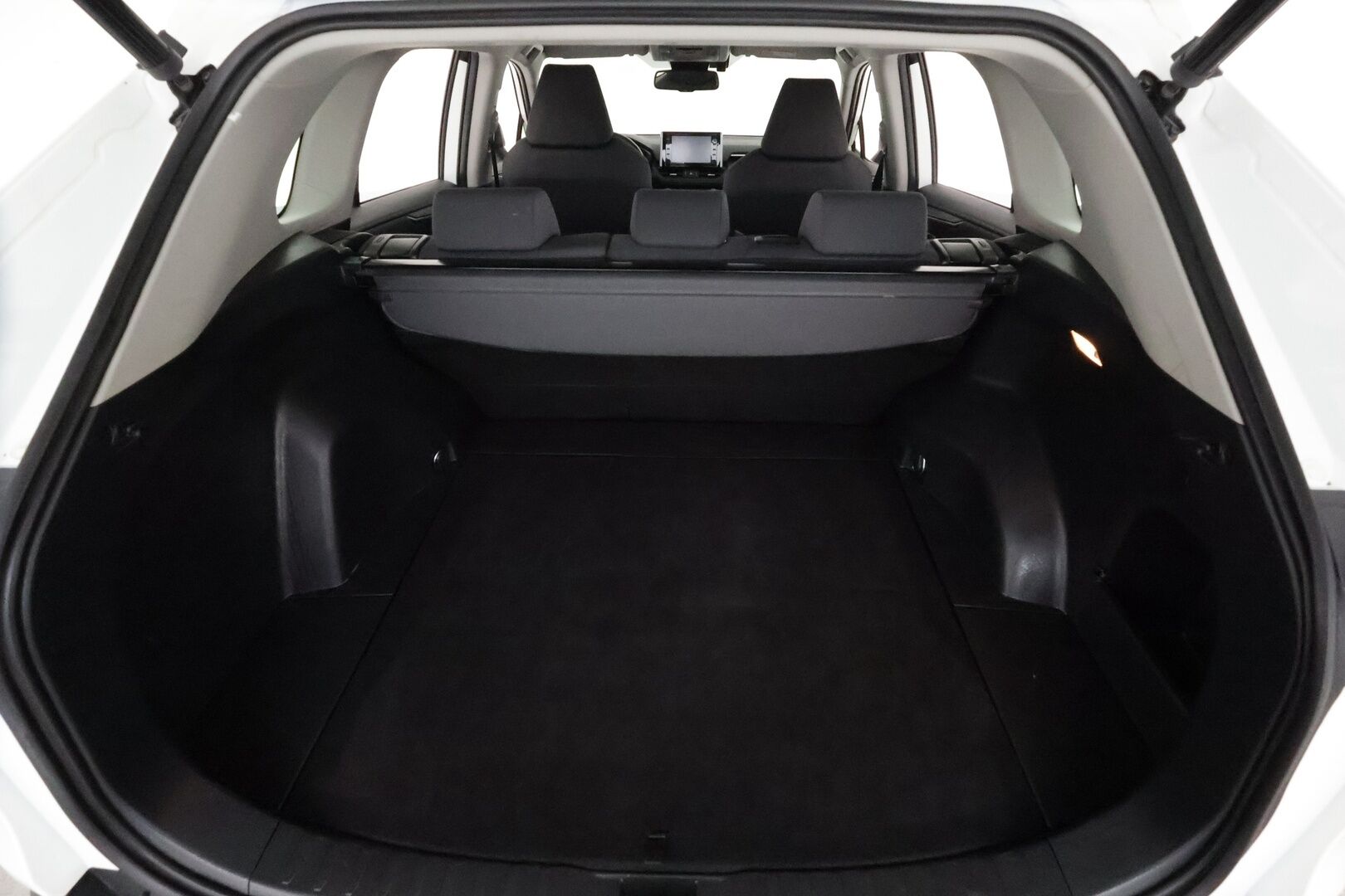 Toyota RAV4 2021 2,5 Hybrid Business **Webasto / Adapt.Vakkari / P.Kamera / LED-valot / Navi / Kaistavahti / Apple&Android / KeylessGO** - 3,99 % KORKOTARJOUS TÄHÄN AUTOON 31.8. ASTI! - 1-om Suomi-auto / Kahdet Renkaat