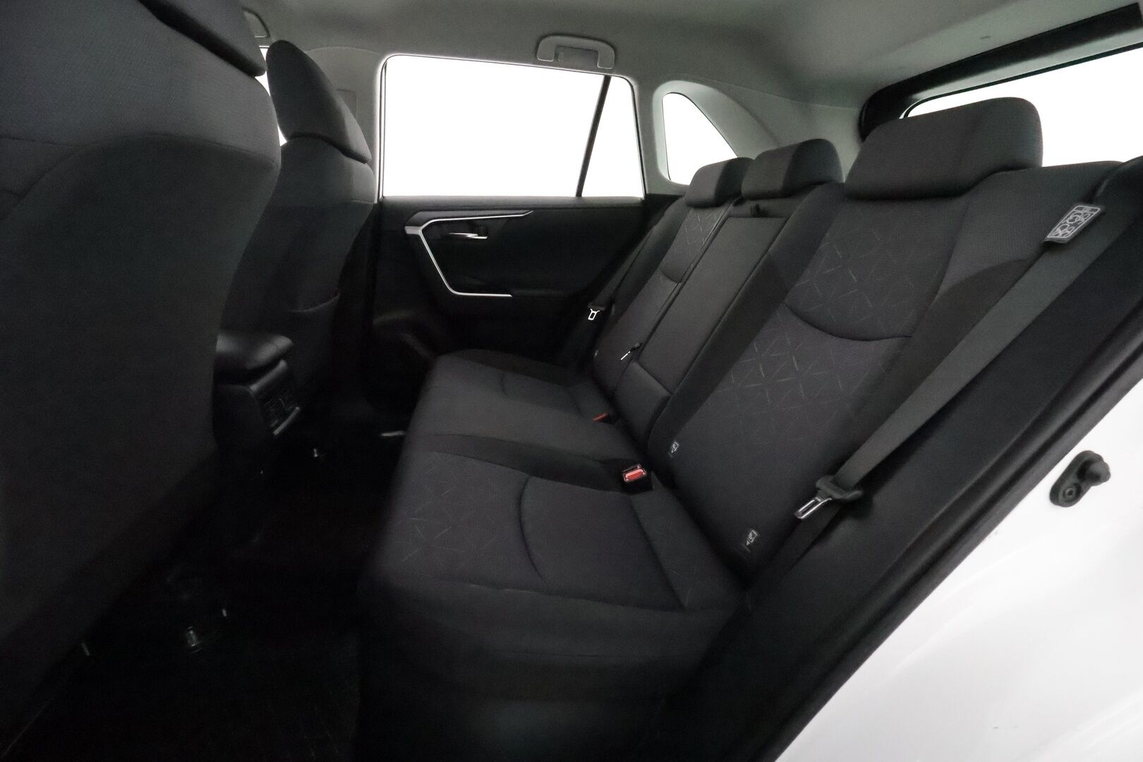 Toyota RAV4 2021 2,5 Hybrid Business **Webasto / Adapt.Vakkari / P.Kamera / LED-valot / Navi / Kaistavahti / Apple&Android / KeylessGO** - 3,99 % KORKOTARJOUS TÄHÄN AUTOON 31.8. ASTI! - 1-om Suomi-auto / Kahdet Renkaat