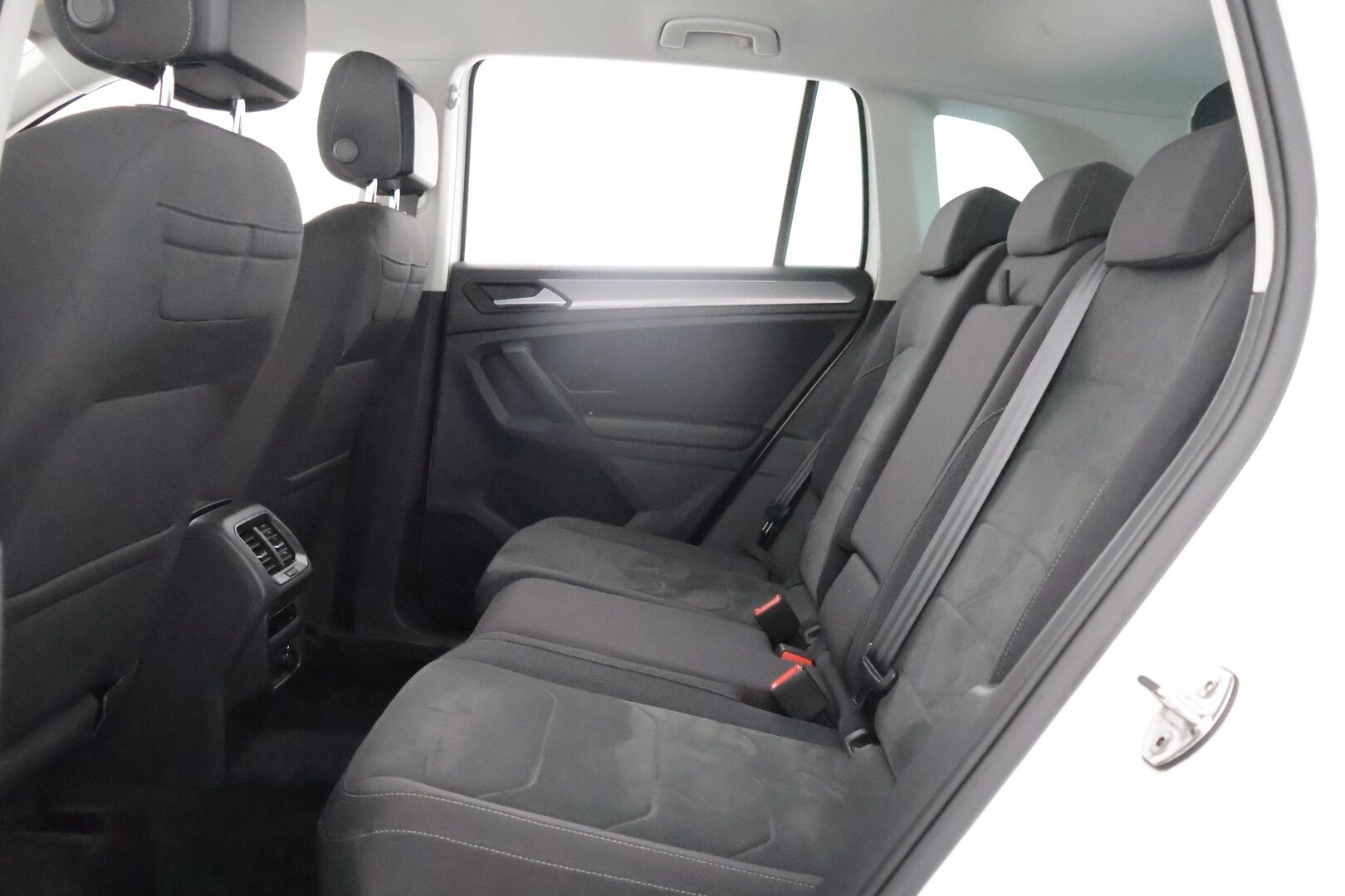 Volkswagen Tiguan 2022 2,0 TDI SCR 110 kW 4MOTION DSG-automaatti - Suomiauto / Webasto / Adapt.Vakkari / Vetokoukku / Adapt.LED / Ratinlämmitys / Facelift / Merkkihuollettu!