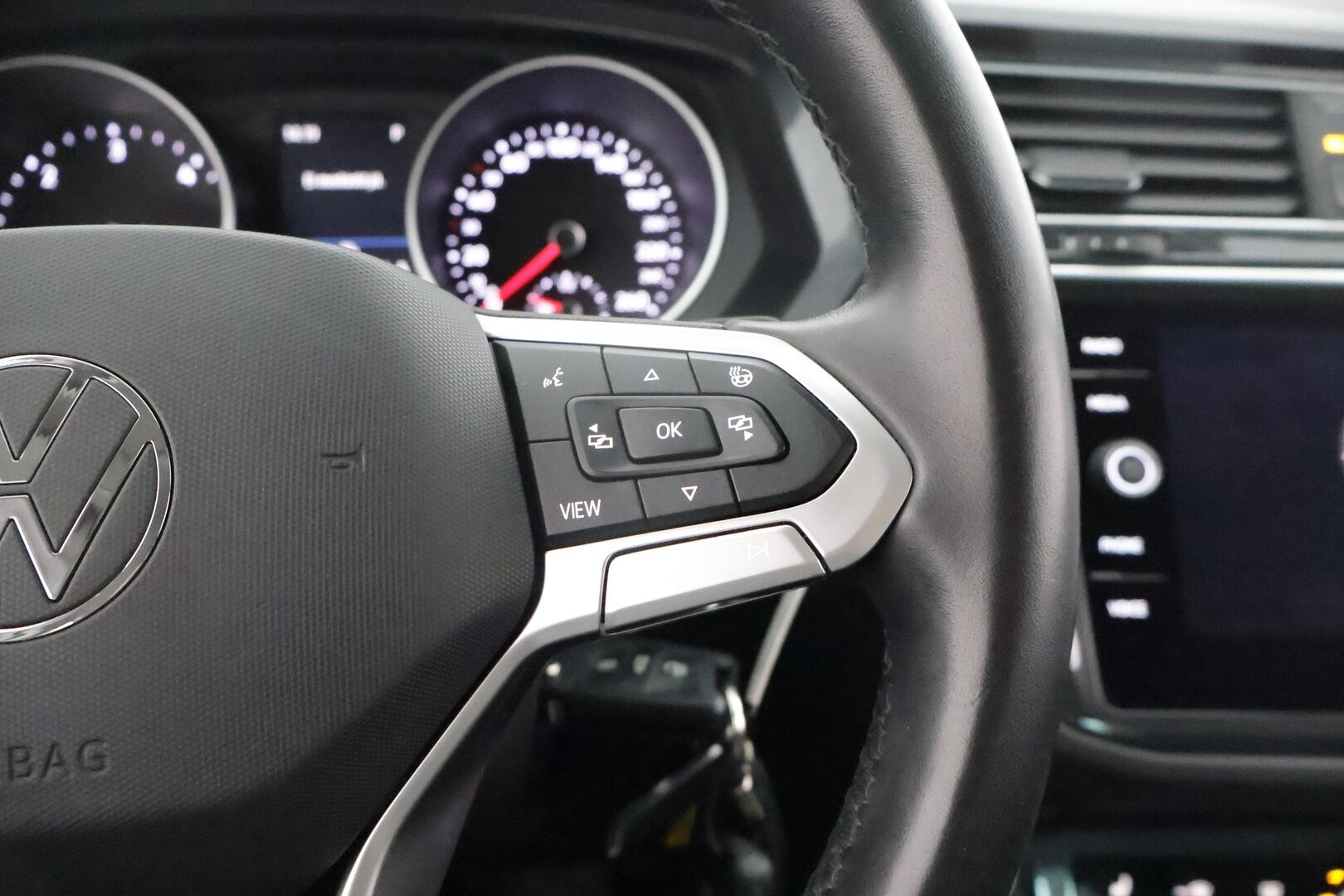 Volkswagen Tiguan 2022 2,0 TDI SCR 110 kW 4MOTION DSG-automaatti - Suomiauto / Webasto / Adapt.Vakkari / Vetokoukku / Adapt.LED / Ratinlämmitys / Facelift / Merkkihuollettu!