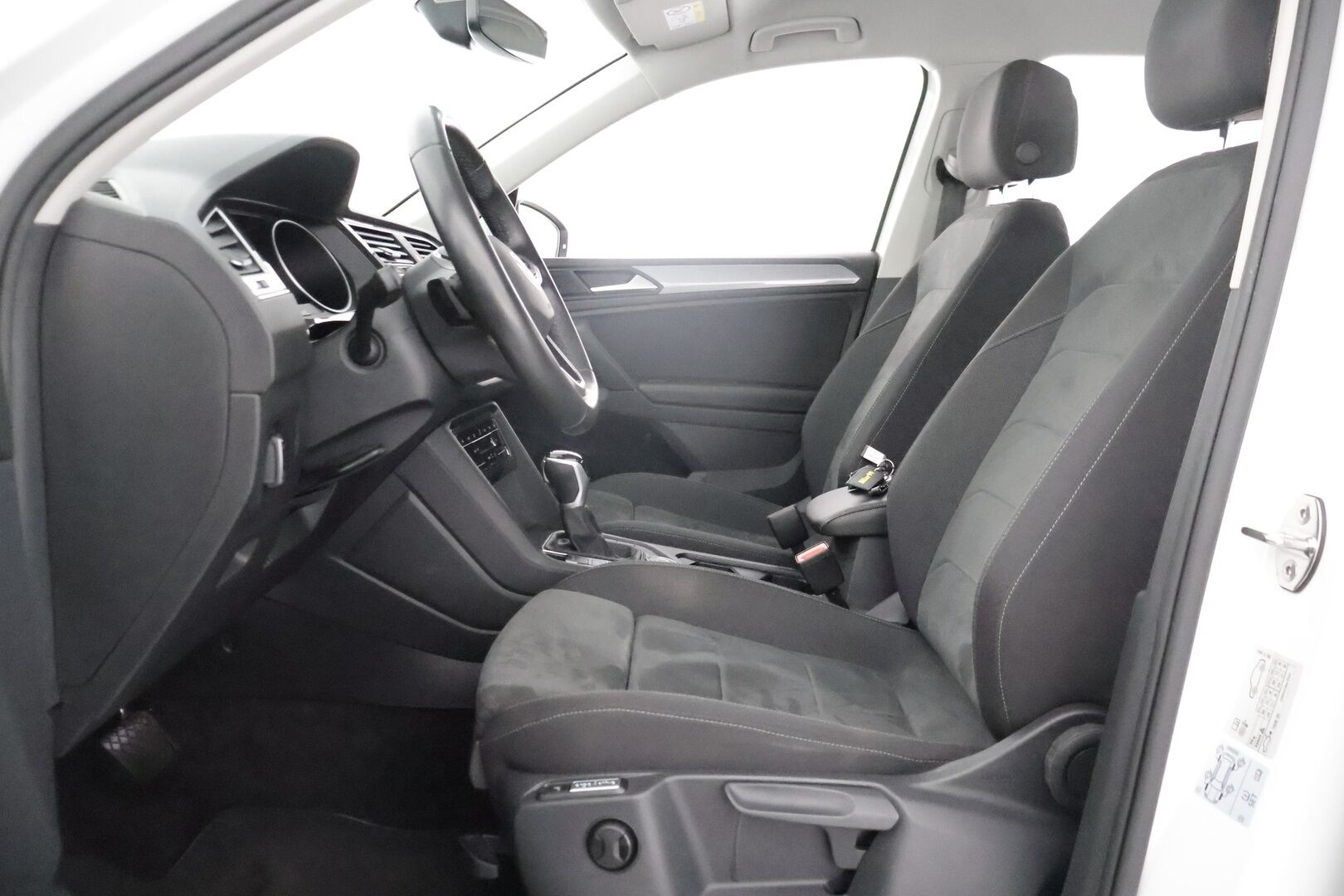 Volkswagen Tiguan 2022 2,0 TDI SCR 110 kW 4MOTION DSG-automaatti - Suomiauto / Webasto / Adapt.Vakkari / Vetokoukku / Adapt.LED / Ratinlämmitys / Facelift / Merkkihuollettu!