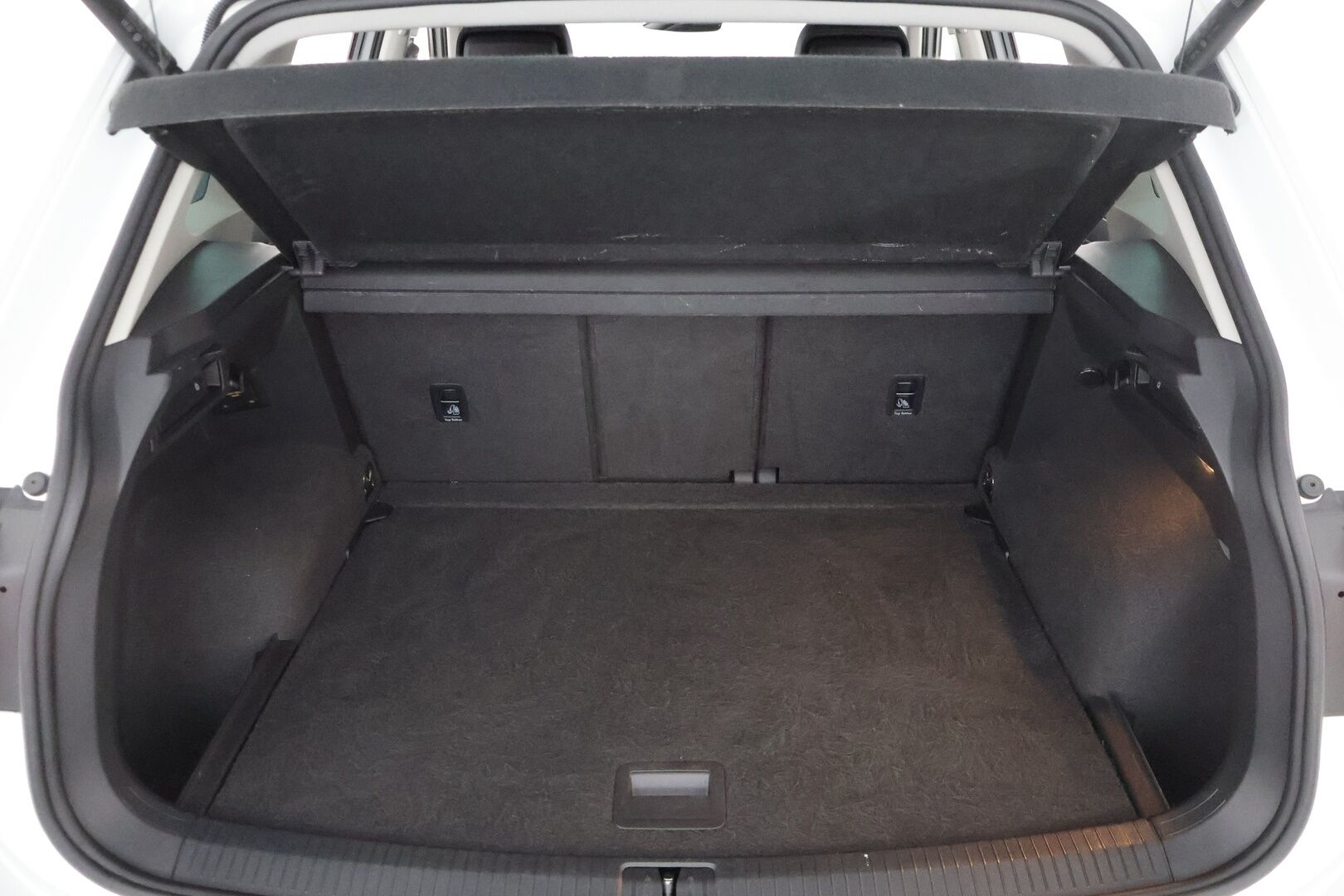 Volkswagen Tiguan 2022 2,0 TDI SCR 110 kW 4MOTION DSG-automaatti - Suomiauto / Webasto / Adapt.Vakkari / Vetokoukku / Adapt.LED / Ratinlämmitys / Facelift / Merkkihuollettu!