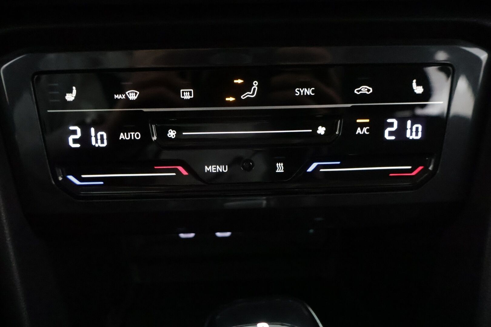 Volkswagen Tiguan 2022 2,0 TDI SCR 110 kW 4MOTION DSG-automaatti - Suomiauto / Webasto / Adapt.Vakkari / Vetokoukku / Adapt.LED / Ratinlämmitys / Facelift / Merkkihuollettu!