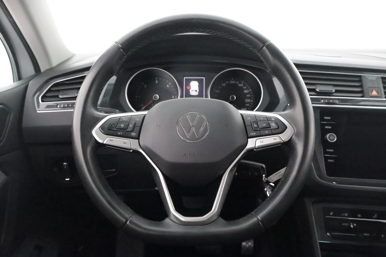 Volkswagen Tiguan 2022 2,0 TDI SCR 110 kW 4MOTION DSG-automaatti - Suomiauto / Webasto / Adapt.Vakkari / Vetokoukku / Adapt.LED / Ratinlämmitys / Facelift / Merkkihuollettu!