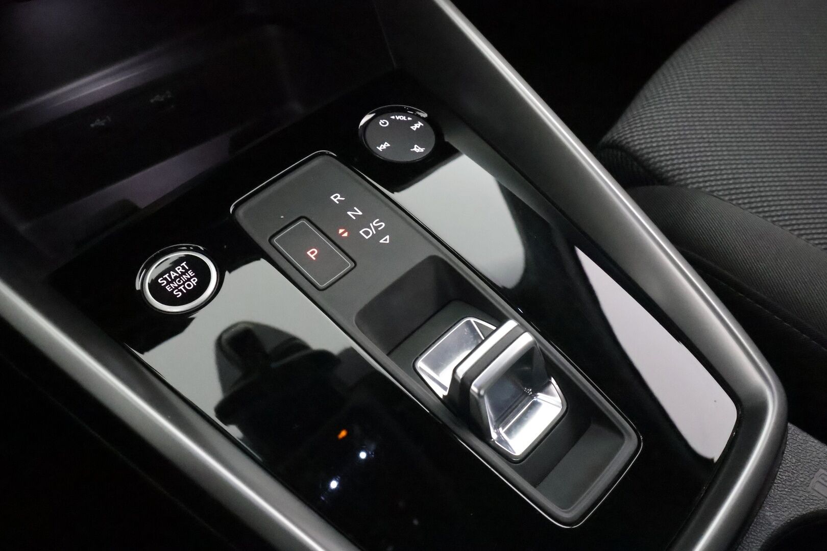 Audi A3 2022 Sedan Business Advanced 35 TFSI 110 kW MHEV S tronic * ACC / P.tutkat / Webasto / LED / Sporttipenkit * - 1.Om Suomi-auto / Kahdet renkaat aluvanteilla