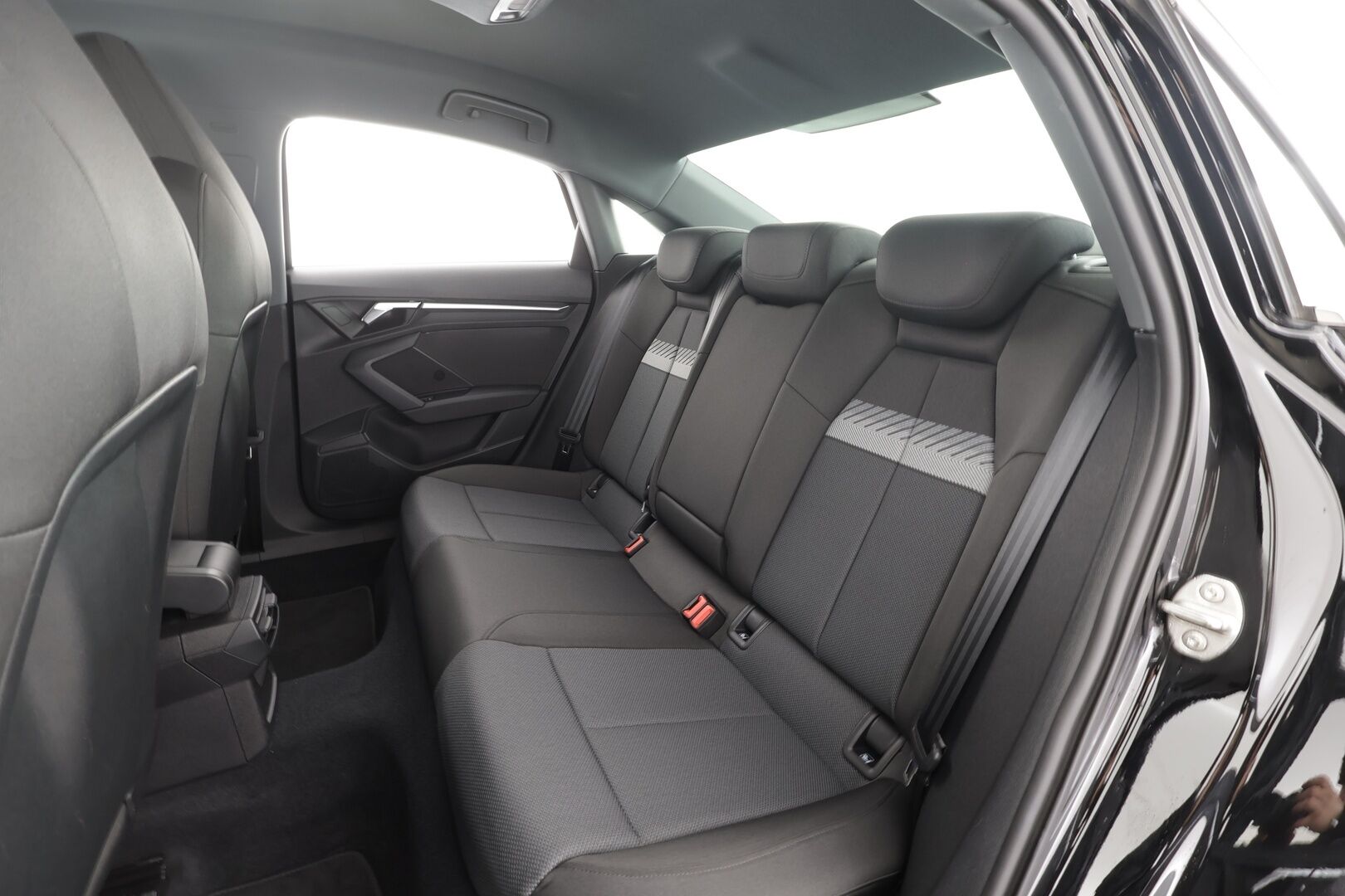 Audi A3 2022 Sedan Business Advanced 35 TFSI 110 kW MHEV S tronic * ACC / P.tutkat / Webasto / LED / Sporttipenkit * - 1.Om Suomi-auto / Kahdet renkaat aluvanteilla