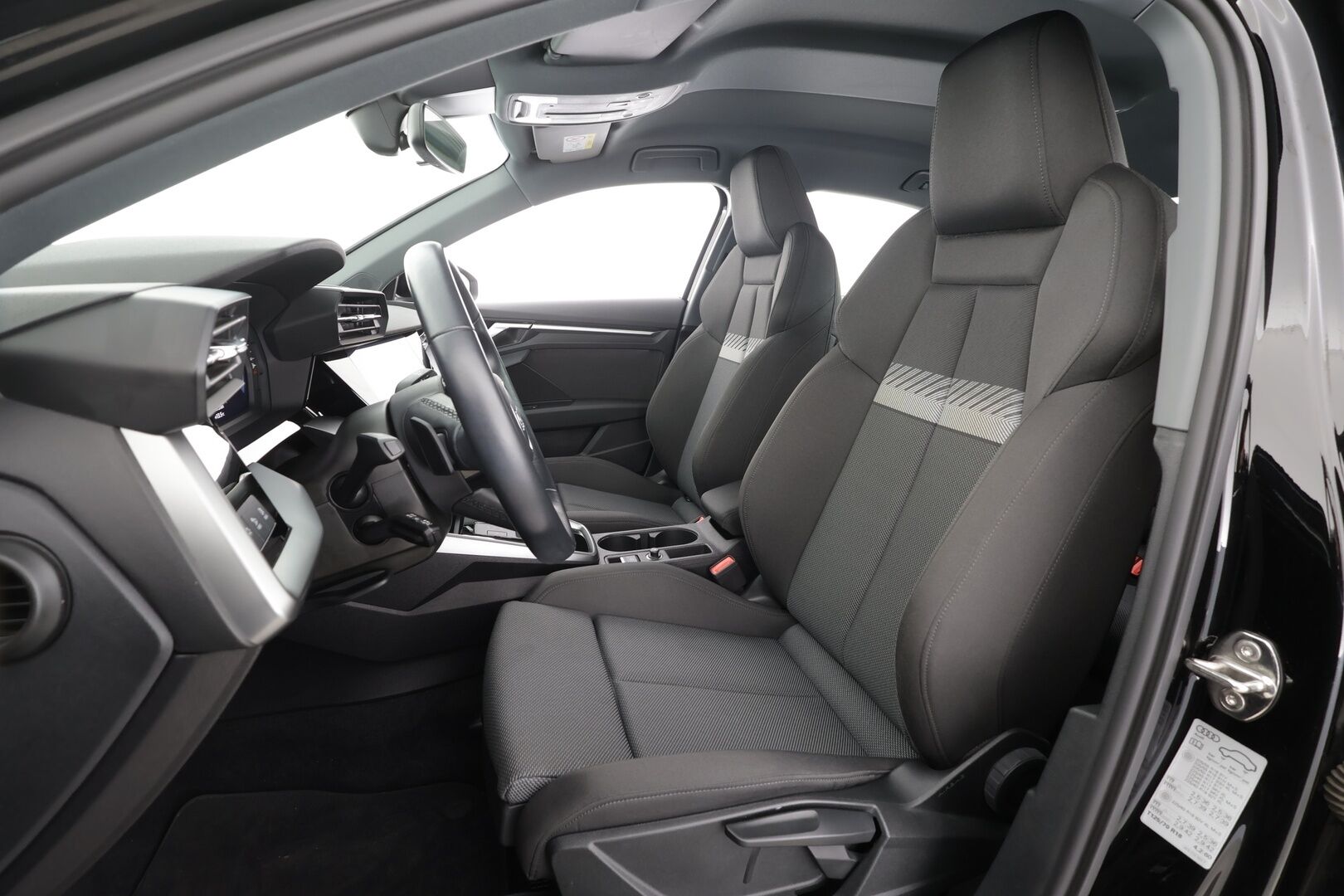 Audi A3 2022 Sedan Business Advanced 35 TFSI 110 kW MHEV S tronic * ACC / P.tutkat / Webasto / LED / Sporttipenkit * - 1.Om Suomi-auto / Kahdet renkaat aluvanteilla