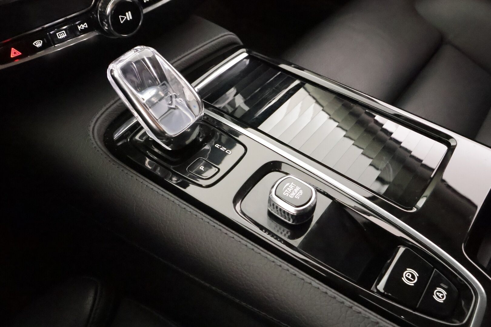 Volvo V60 2022 T8 TwE AWD Business Inscription Edition  aut - | ACC | Webasto | Koukku | Sporttinahat | Muistipenkki | Full-LED | P.kamera | Pilot Assist | High Performance Audio | Apple & Android | 