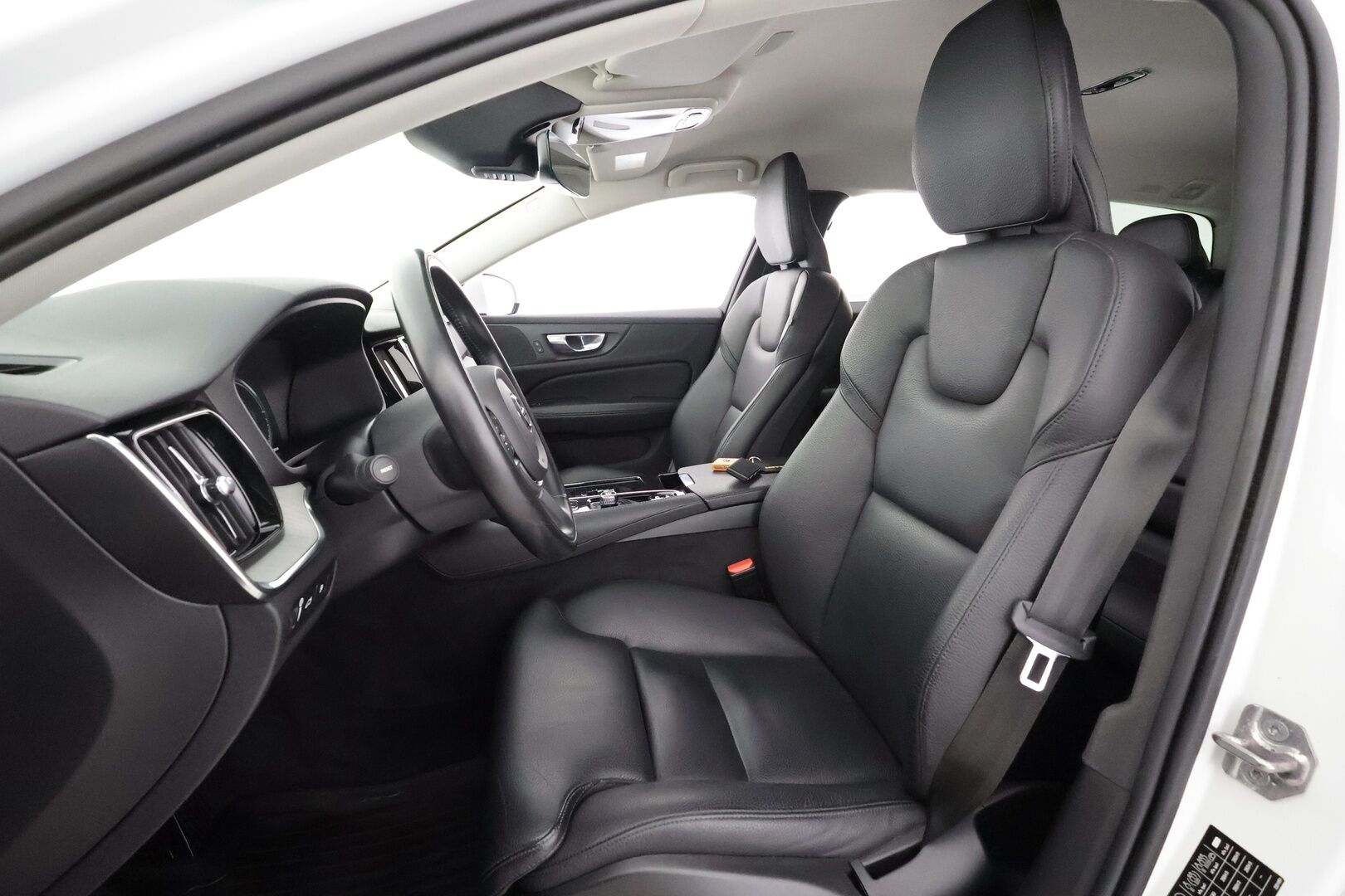Volvo V60 2022 T8 TwE AWD Business Inscription Edition  aut - | ACC | Webasto | Koukku | Sporttinahat | Muistipenkki | Full-LED | P.kamera | Pilot Assist | High Performance Audio | Apple & Android | 