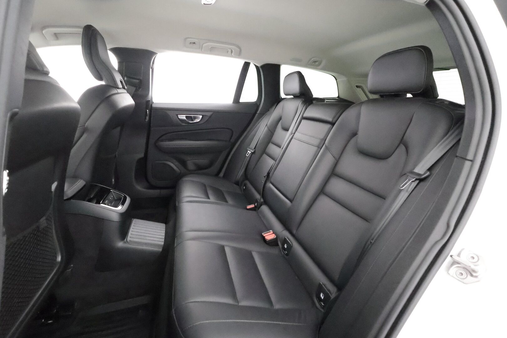 Volvo V60 2022 T8 TwE AWD Business Inscription Edition  aut - | ACC | Webasto | Koukku | Sporttinahat | Muistipenkki | Full-LED | P.kamera | Pilot Assist | High Performance Audio | Apple & Android | 
