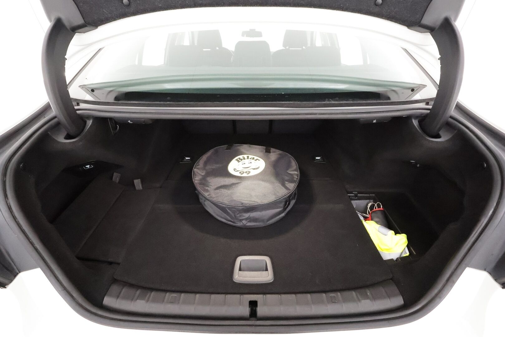 BMW 545 2022 G30 Sedan 545e xDrive A Charged Edition * Vakkari / P.kamera / Koukku / Navi / LED / Digimittaristo / Ratinlämmitin * - Suomi-auto / Akku kuntotarkastettu SoH 88,9% / Kahdet renkaat aluvanteilla / Merkkihuollettu