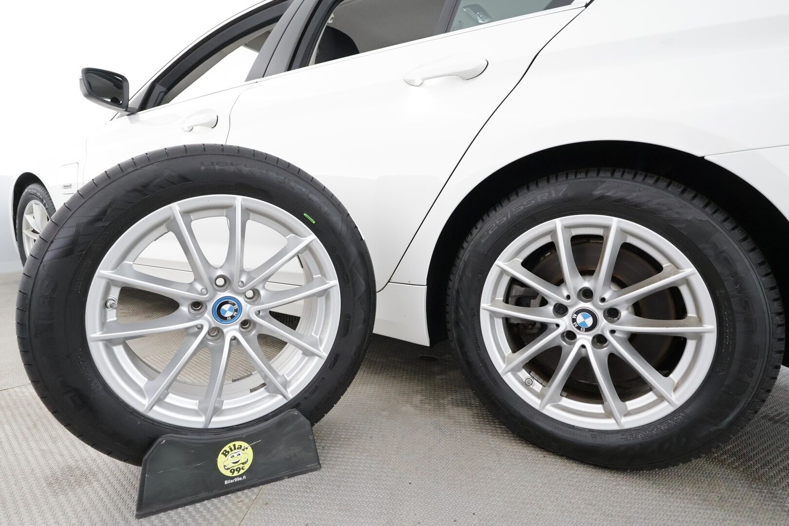 BMW 545 2022 G30 Sedan 545e xDrive A Charged Edition * Vakkari / P.kamera / Koukku / Navi / LED / Digimittaristo / Ratinlämmitin * - Suomi-auto / Akku kuntotarkastettu SoH 88,9% / Kahdet renkaat aluvanteilla / Merkkihuollettu