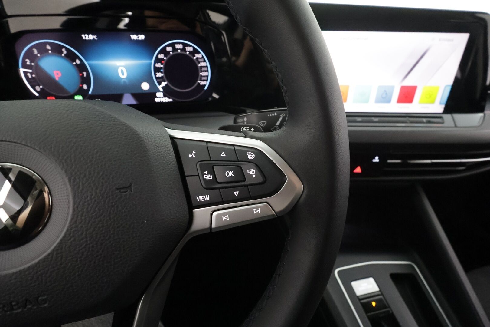 Volkswagen Golf 2022 Variant Style 1,5 eTSI 110 kW (MHEV) DSG * ACC / Webasto / P.kamera / IQ-Light / Keyless / Muistipenkki * - Suomi-auto / Kahdet Renkaat