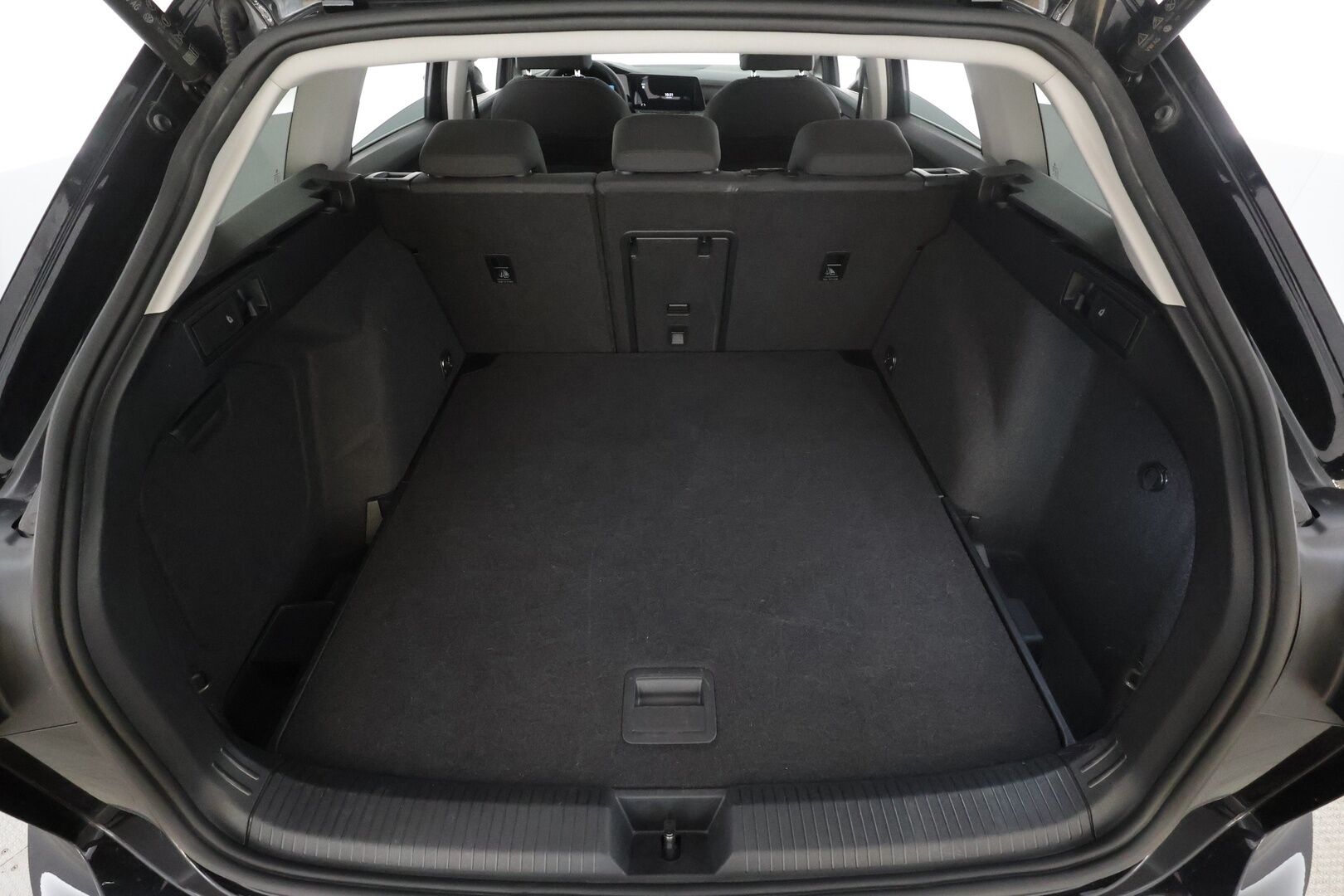 Volkswagen Golf 2022 Variant Style 1,5 eTSI 110 kW (MHEV) DSG * ACC / Webasto / P.kamera / IQ-Light / Keyless / Muistipenkki * - Suomi-auto / Kahdet Renkaat