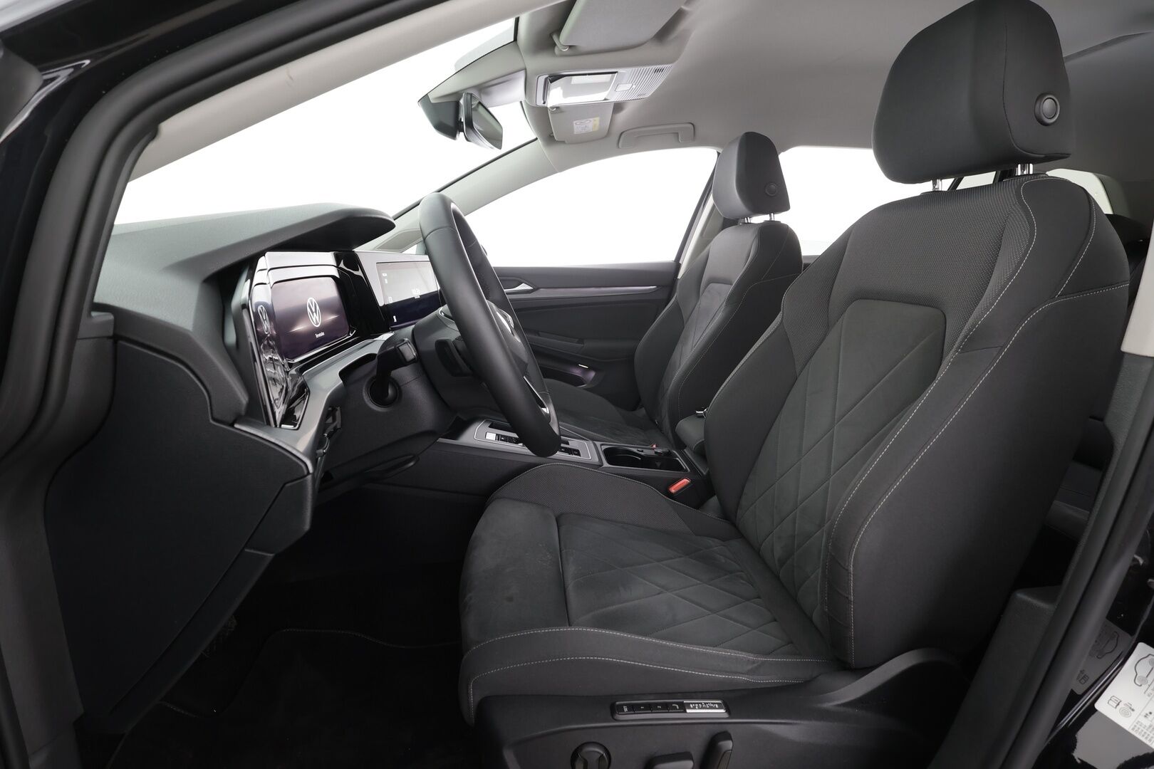 Volkswagen Golf 2022 Variant Style 1,5 eTSI 110 kW (MHEV) DSG * ACC / Webasto / P.kamera / IQ-Light / Keyless / Muistipenkki * - Suomi-auto / Kahdet Renkaat