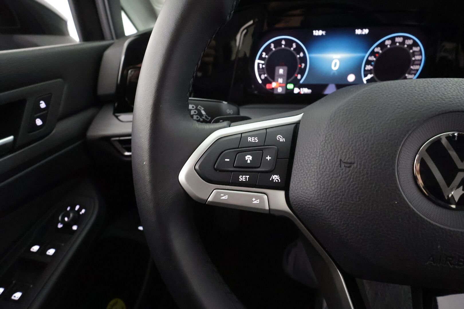 Volkswagen Golf 2022 Variant Style 1,5 eTSI 110 kW (MHEV) DSG * ACC / Webasto / P.kamera / IQ-Light / Keyless / Muistipenkki * - Suomi-auto / Kahdet Renkaat